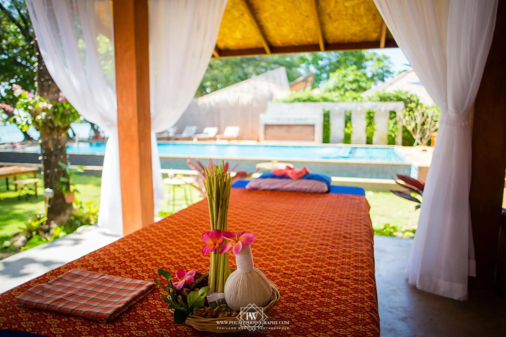 Patio in Flora I Talay