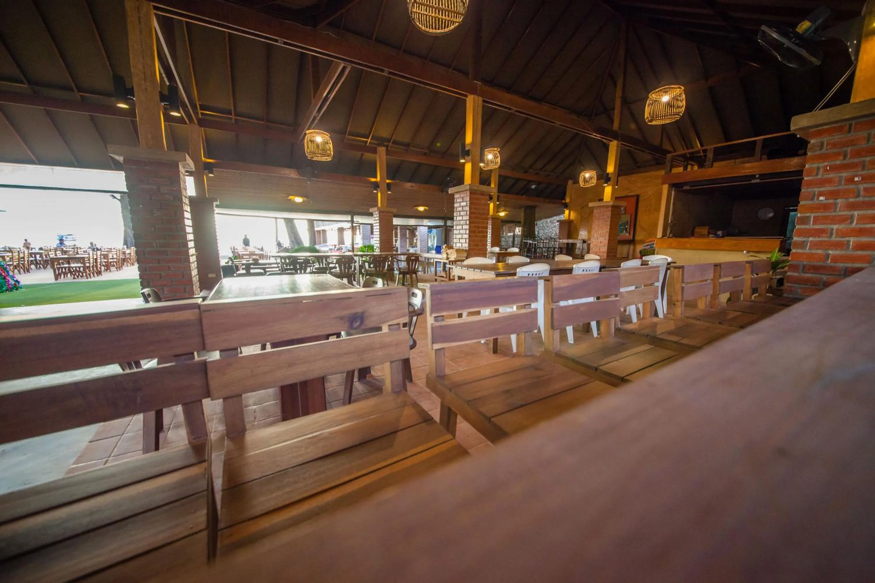 Restaurant/places to eat in Flora I Talay