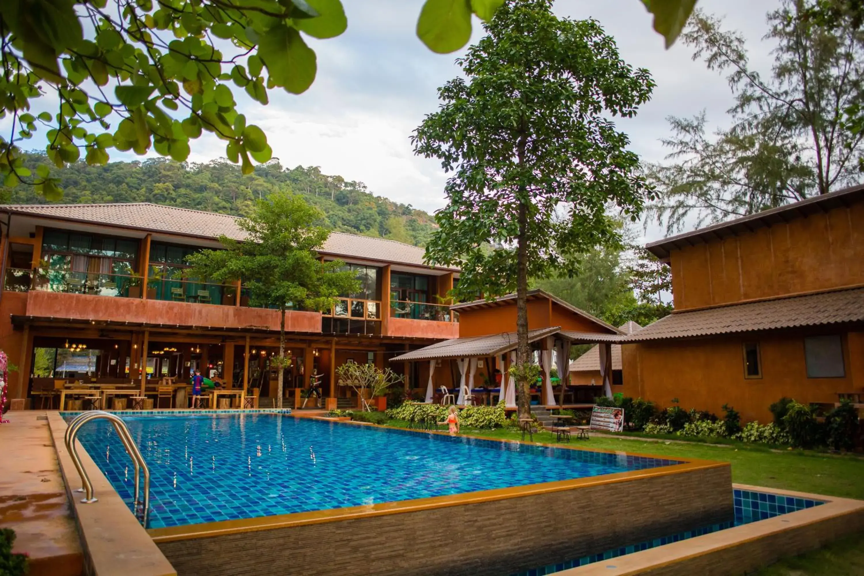 Property building in Flora I Talay Property building in Flora I Talay