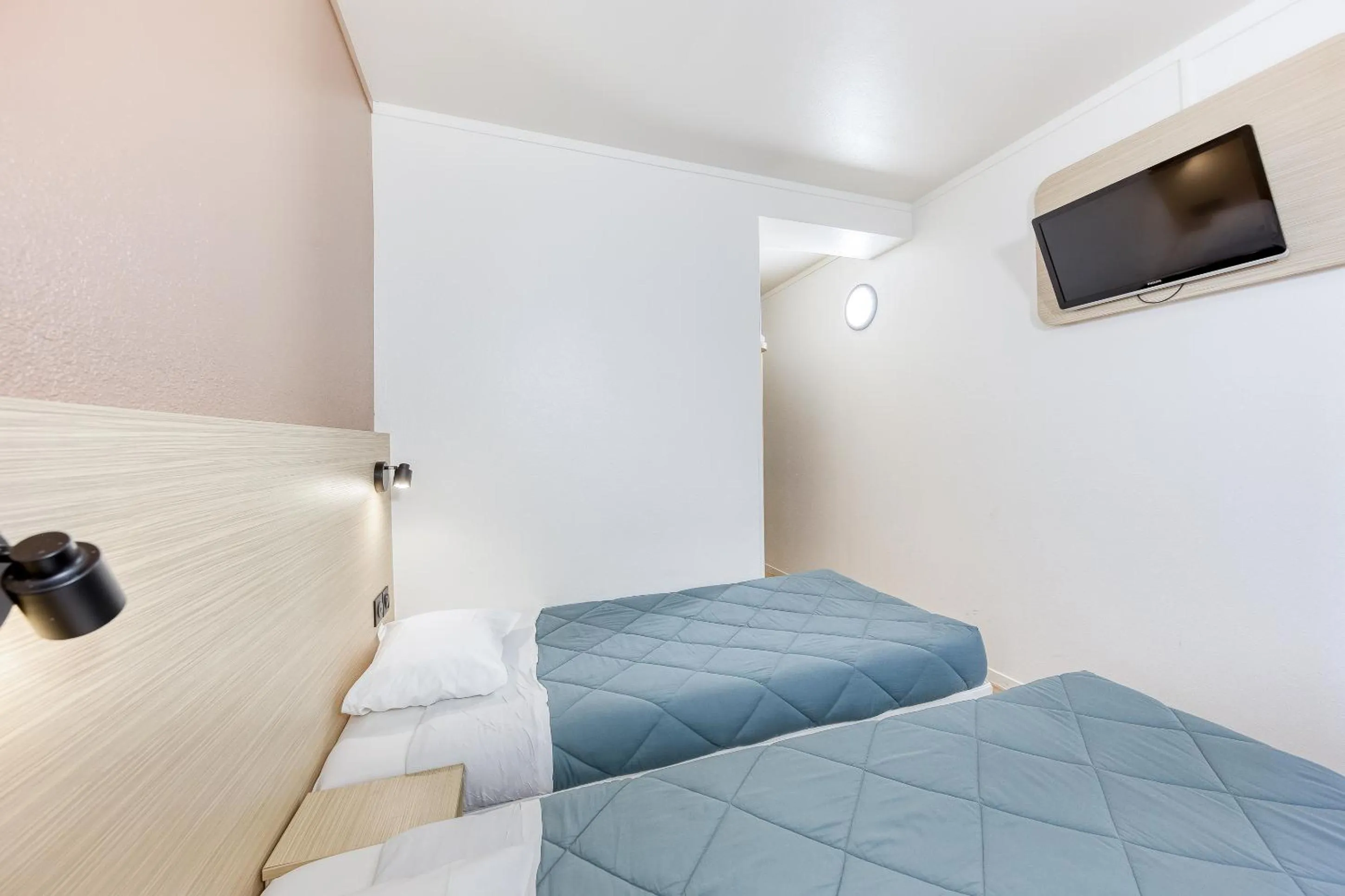 Bed in Premiere Classe Cergy Saint Christophe