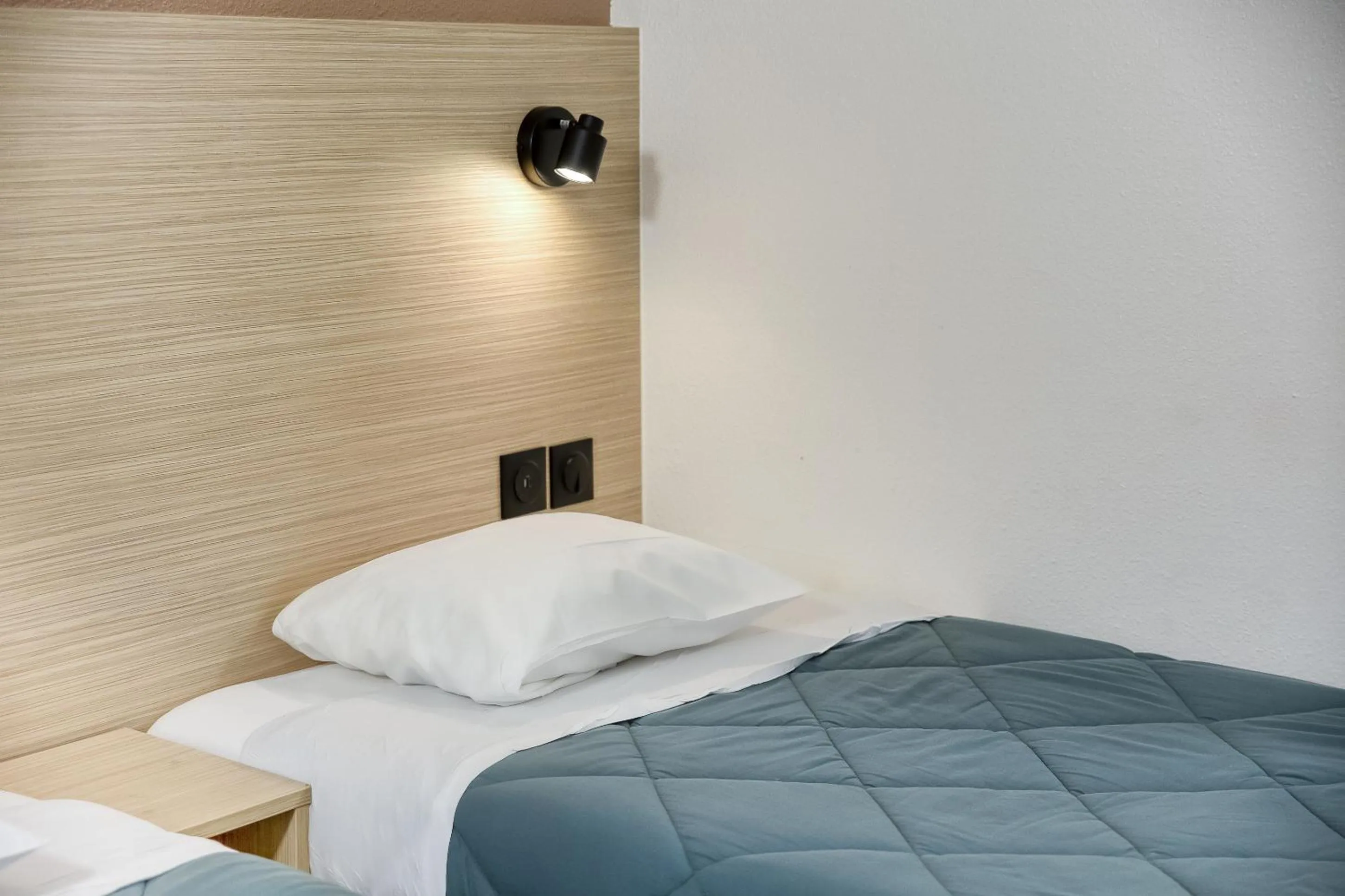 Bed in Premiere Classe Cergy Saint Christophe