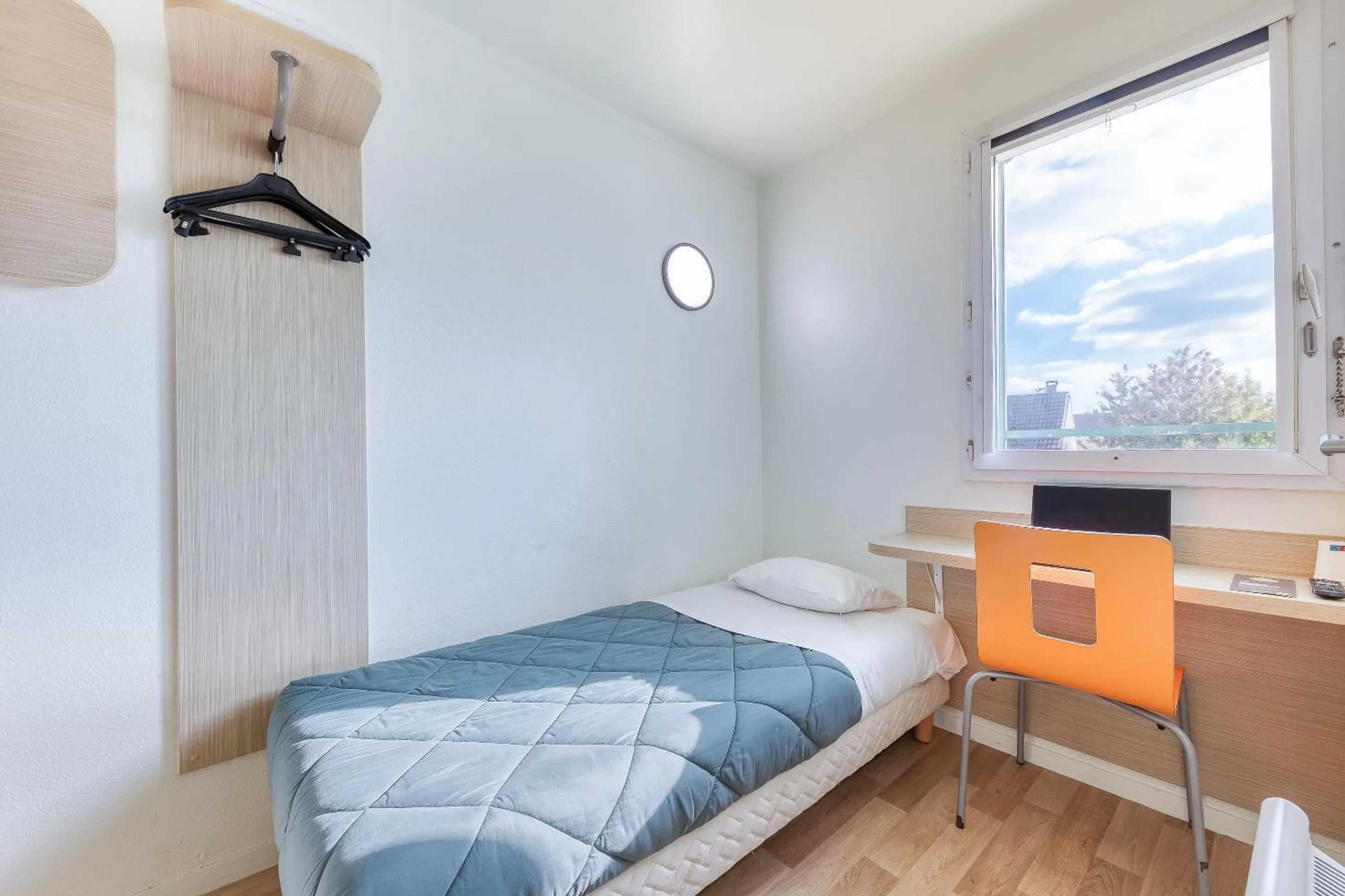 Bed in Premiere Classe Cergy Saint Christophe