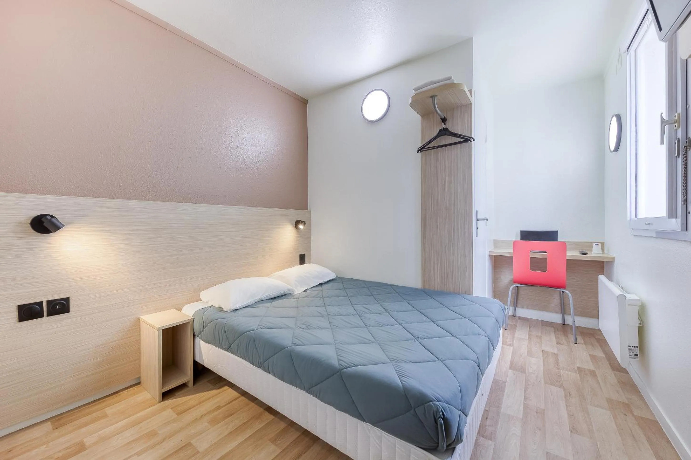 Bedroom, Bed in Premiere Classe Cergy Saint Christophe