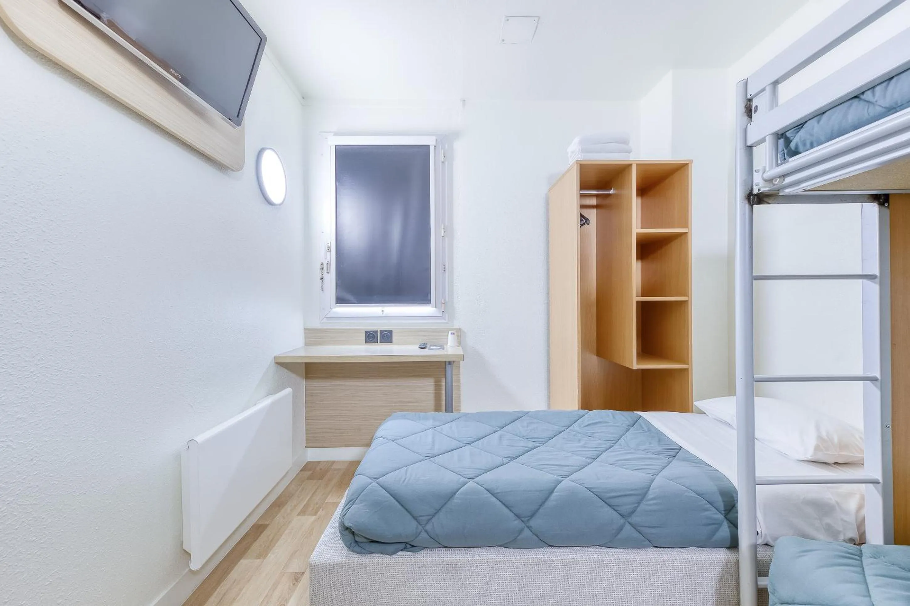 Bed in Premiere Classe Cergy Saint Christophe