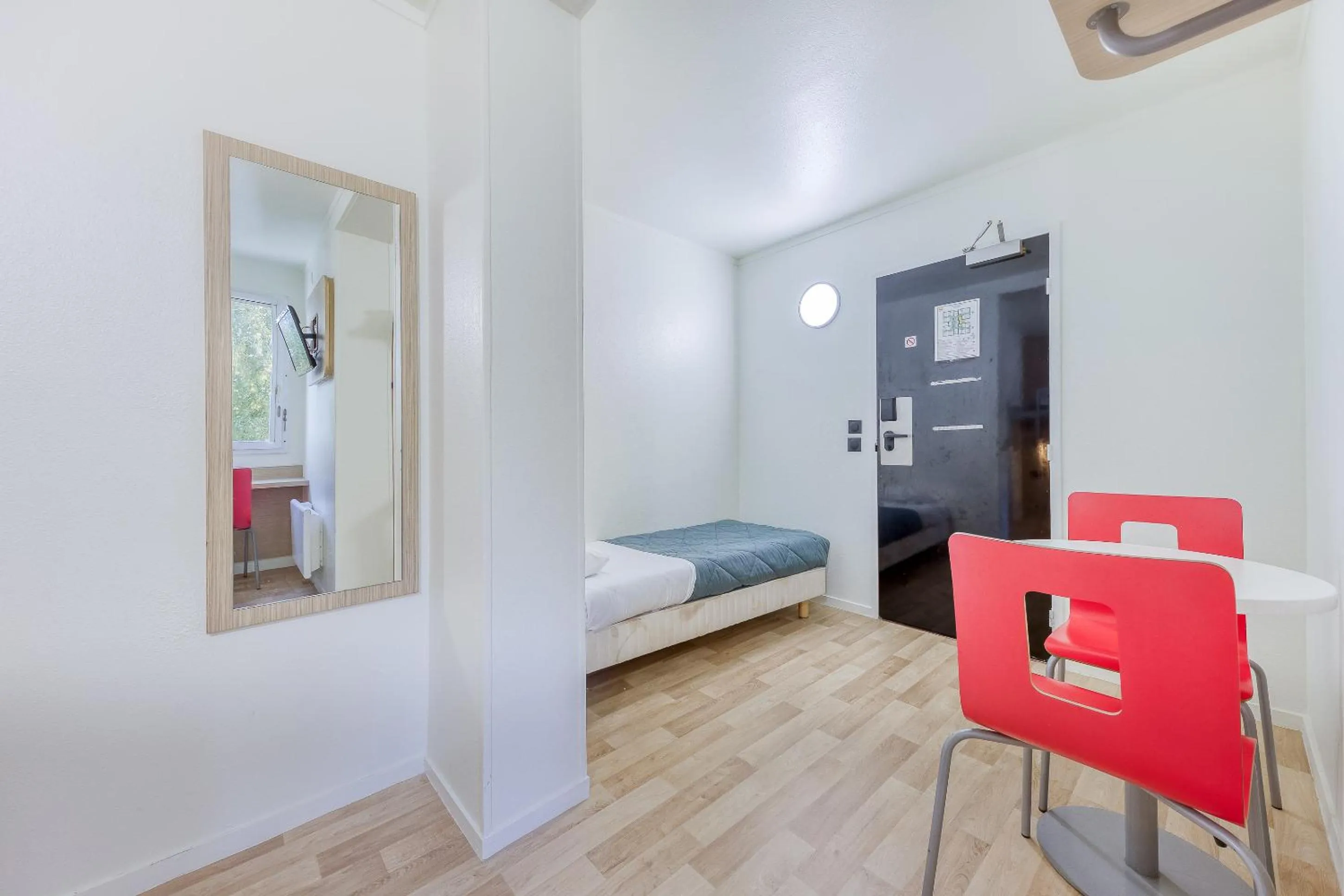 Bed in Premiere Classe Cergy Saint Christophe