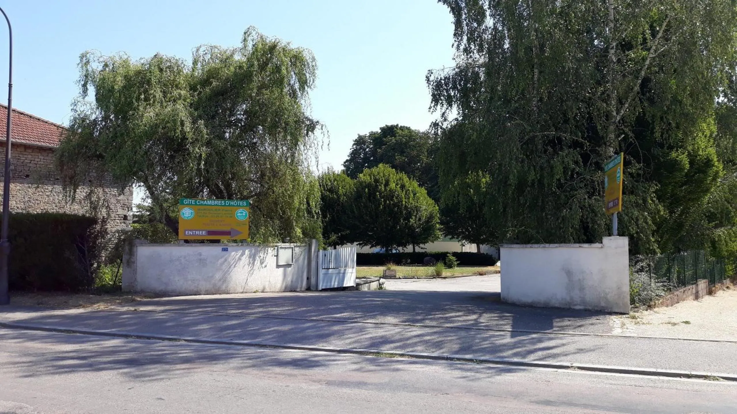 Facade/entrance in CHEZ PIERRE