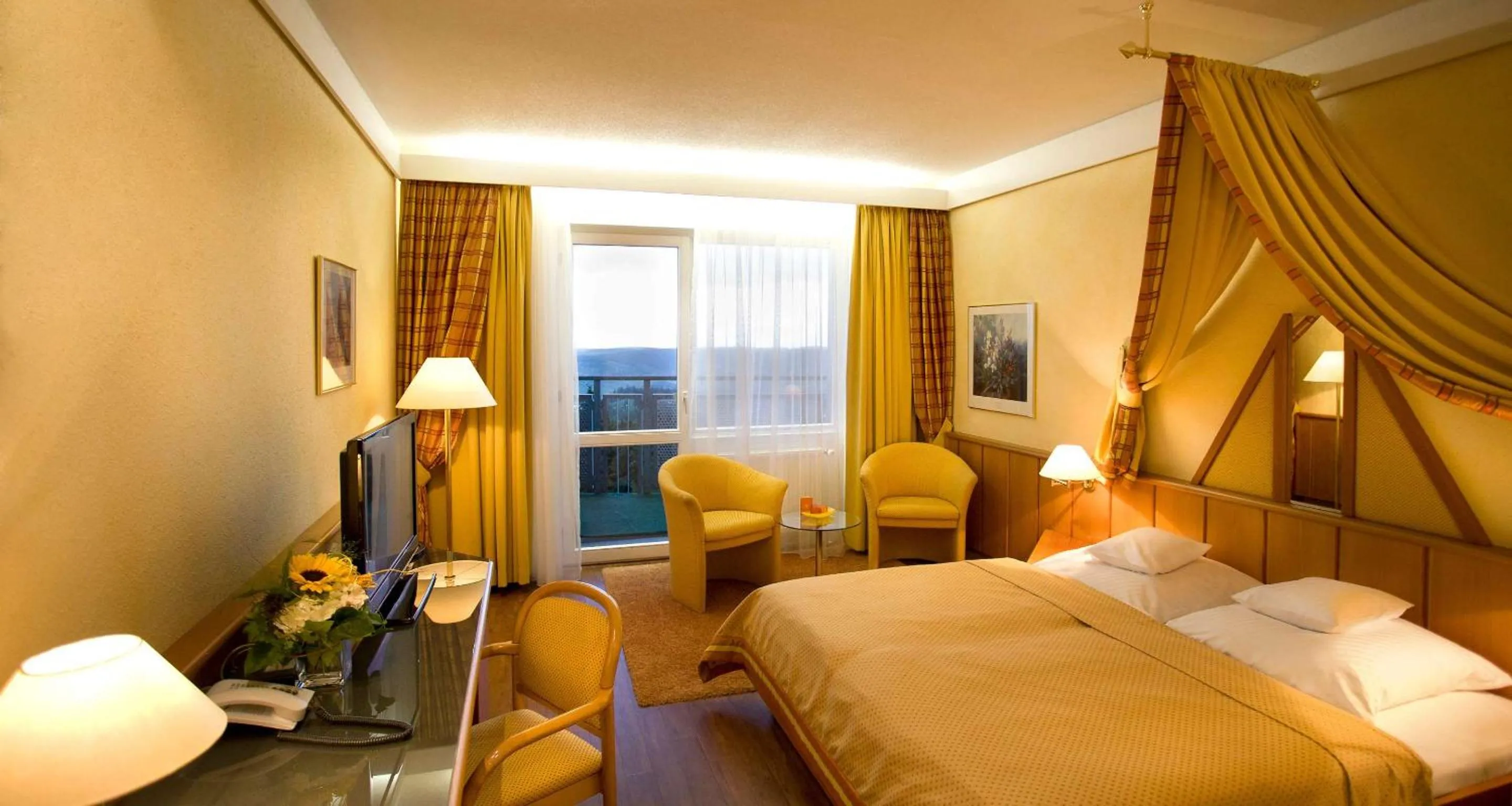 Bedroom, Bed in Wellness-& Nationalpark Hotel Schliffkopf, BWSC