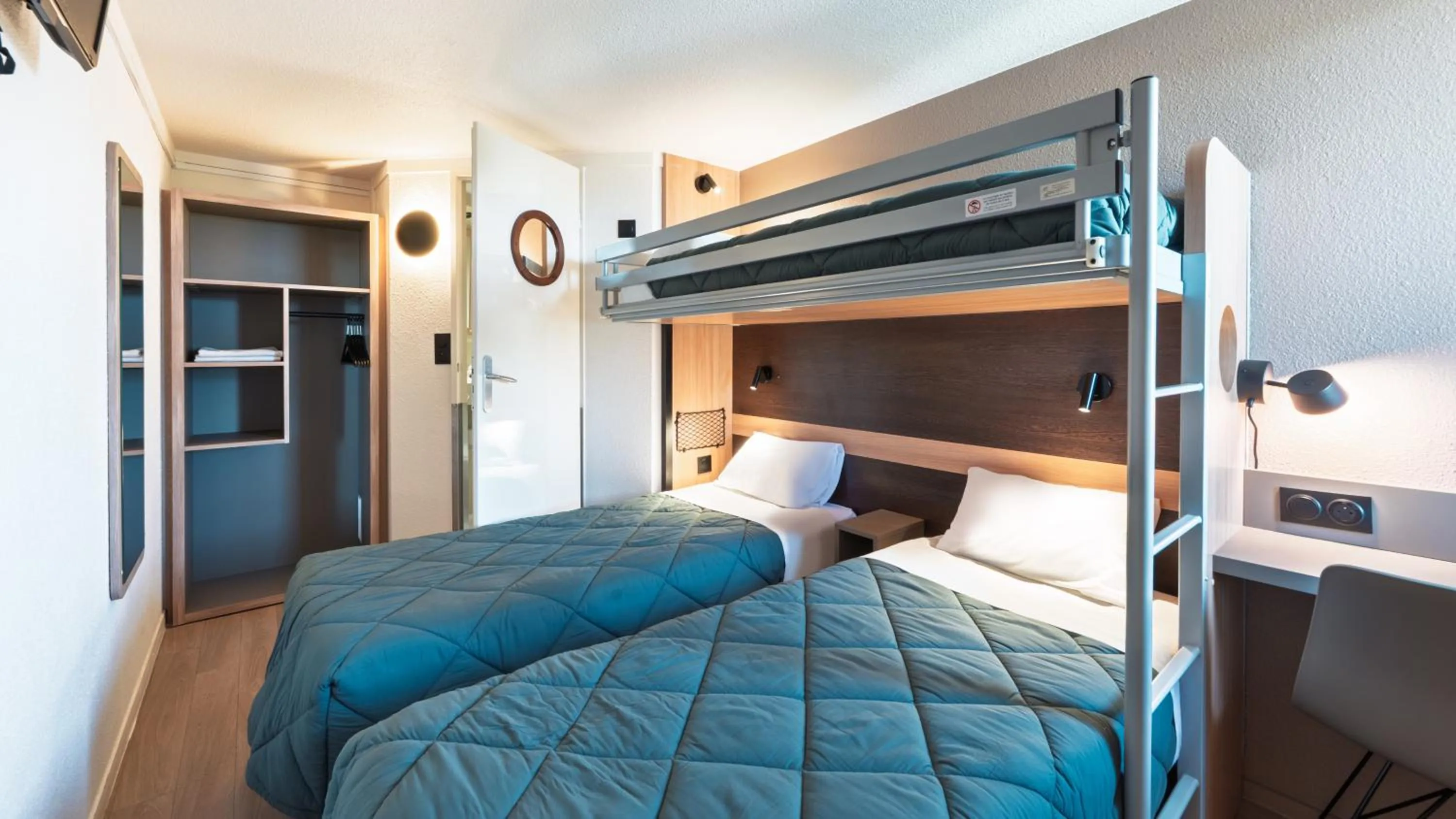 Bed in Premiere Classe Lille Ouest - Lomme