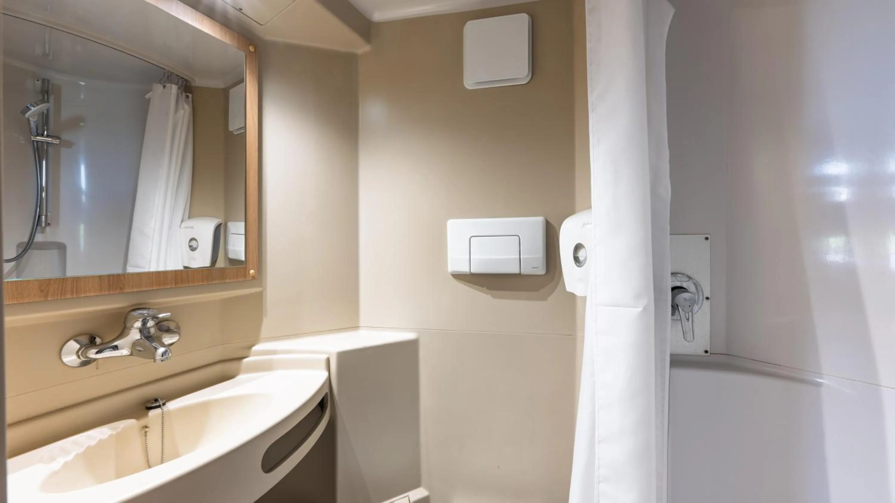Bathroom in Premiere Classe Lille Ouest - Lomme