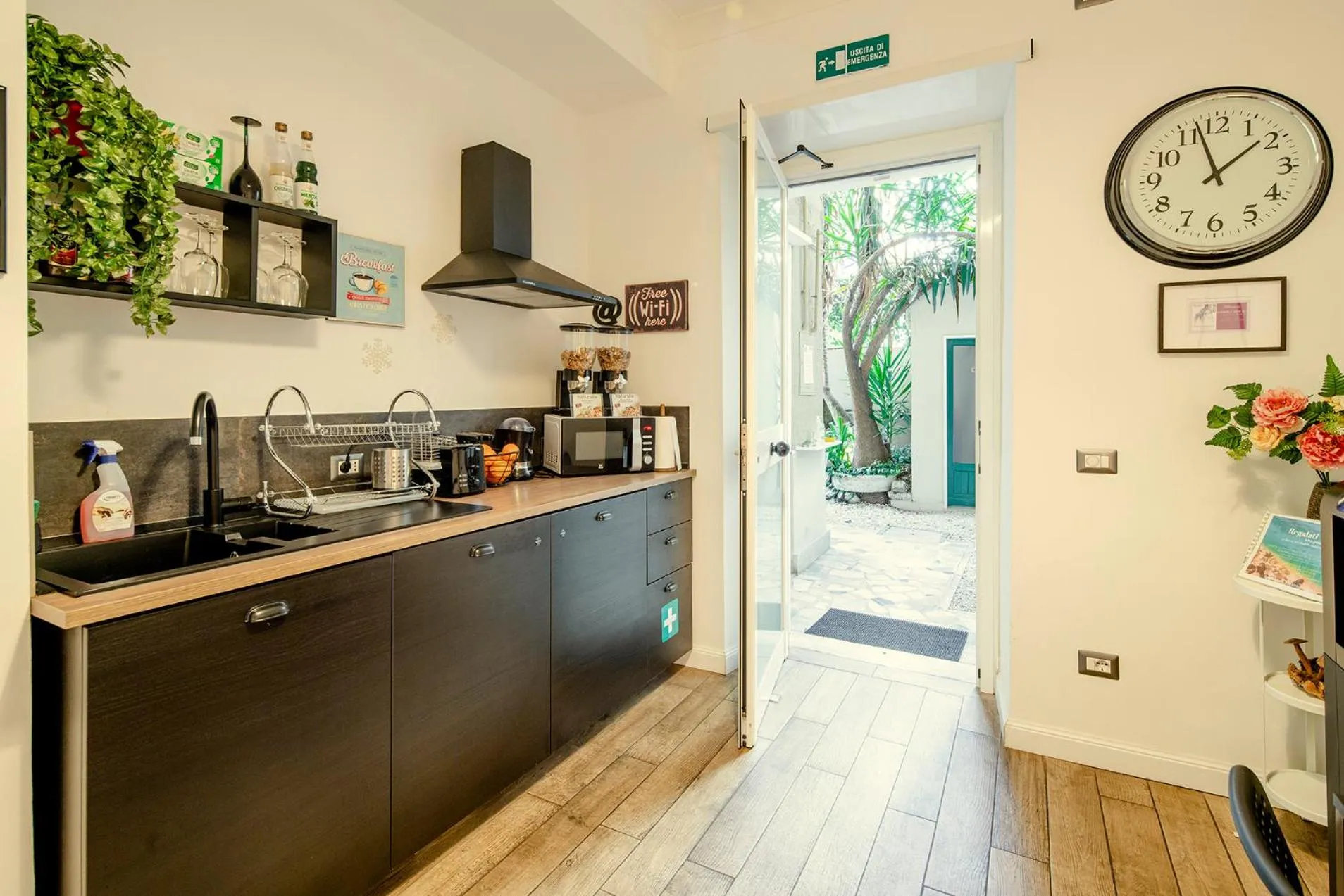 Kitchen or kitchenette in GARDEN HOUSE - Luxury Guest House - Self check-in only