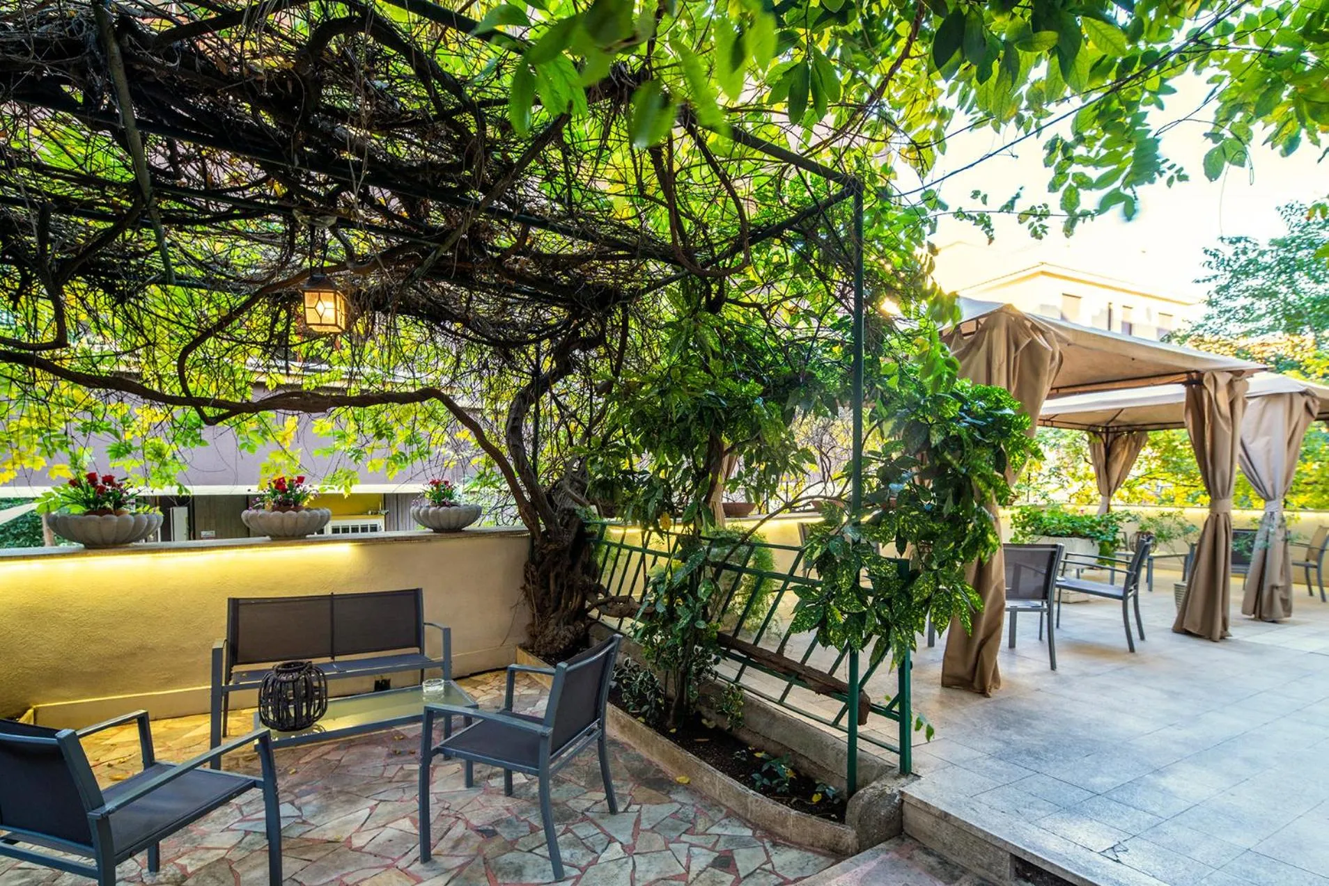 Garden in GARDEN HOUSE - Luxury Guest House - Self check-in only