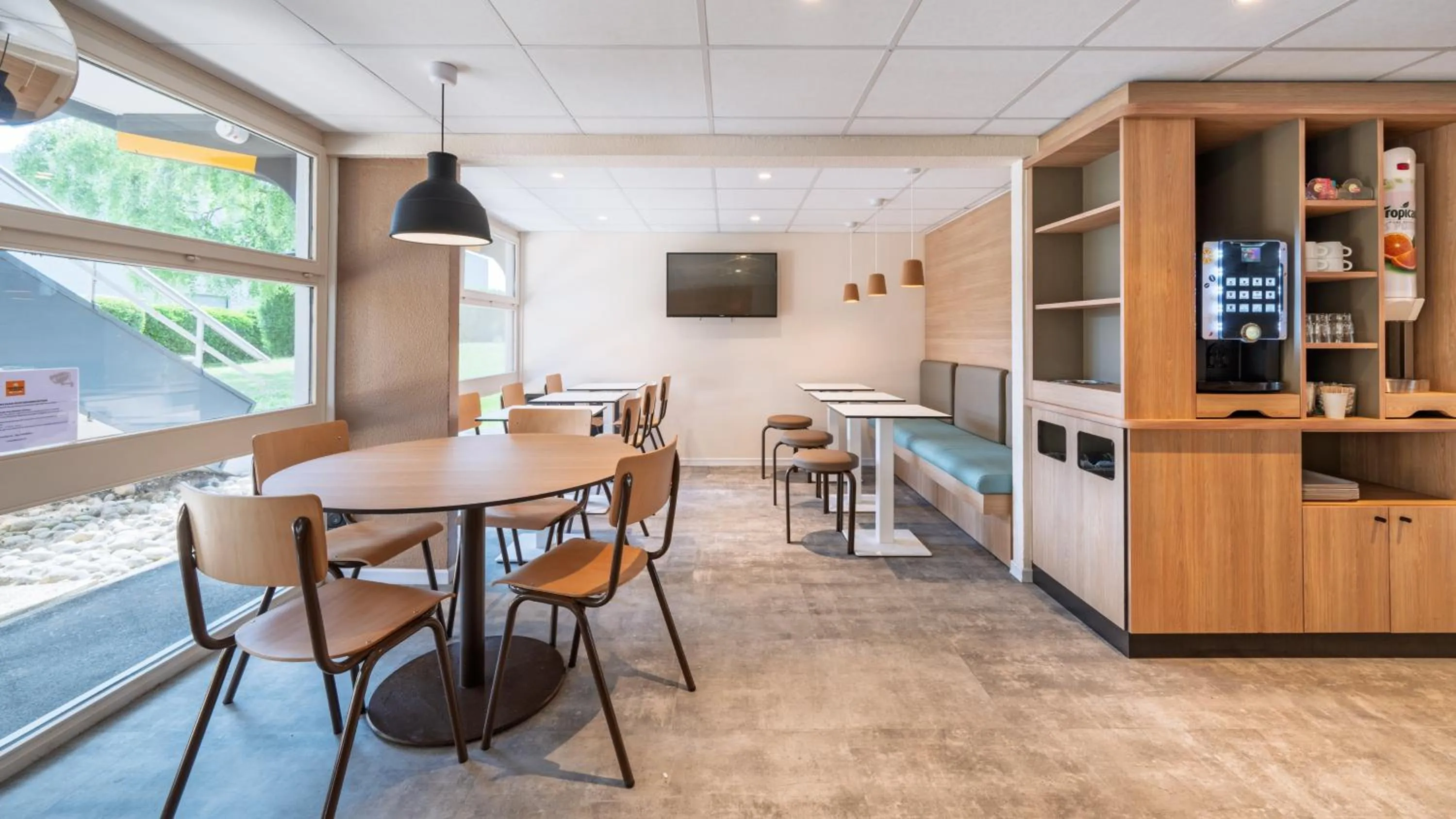 Restaurant/places to eat in Premiere Classe Villepinte Centre - Parc des Expositions