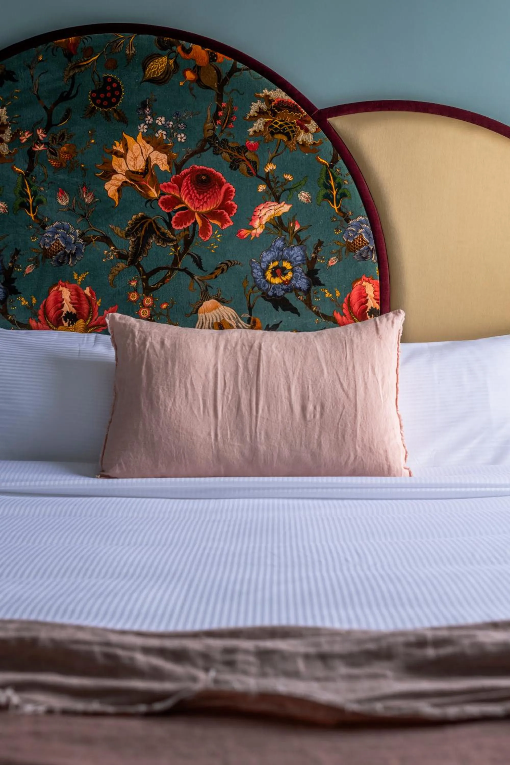 Bed in Hôtel Léopold - Orso Hotels