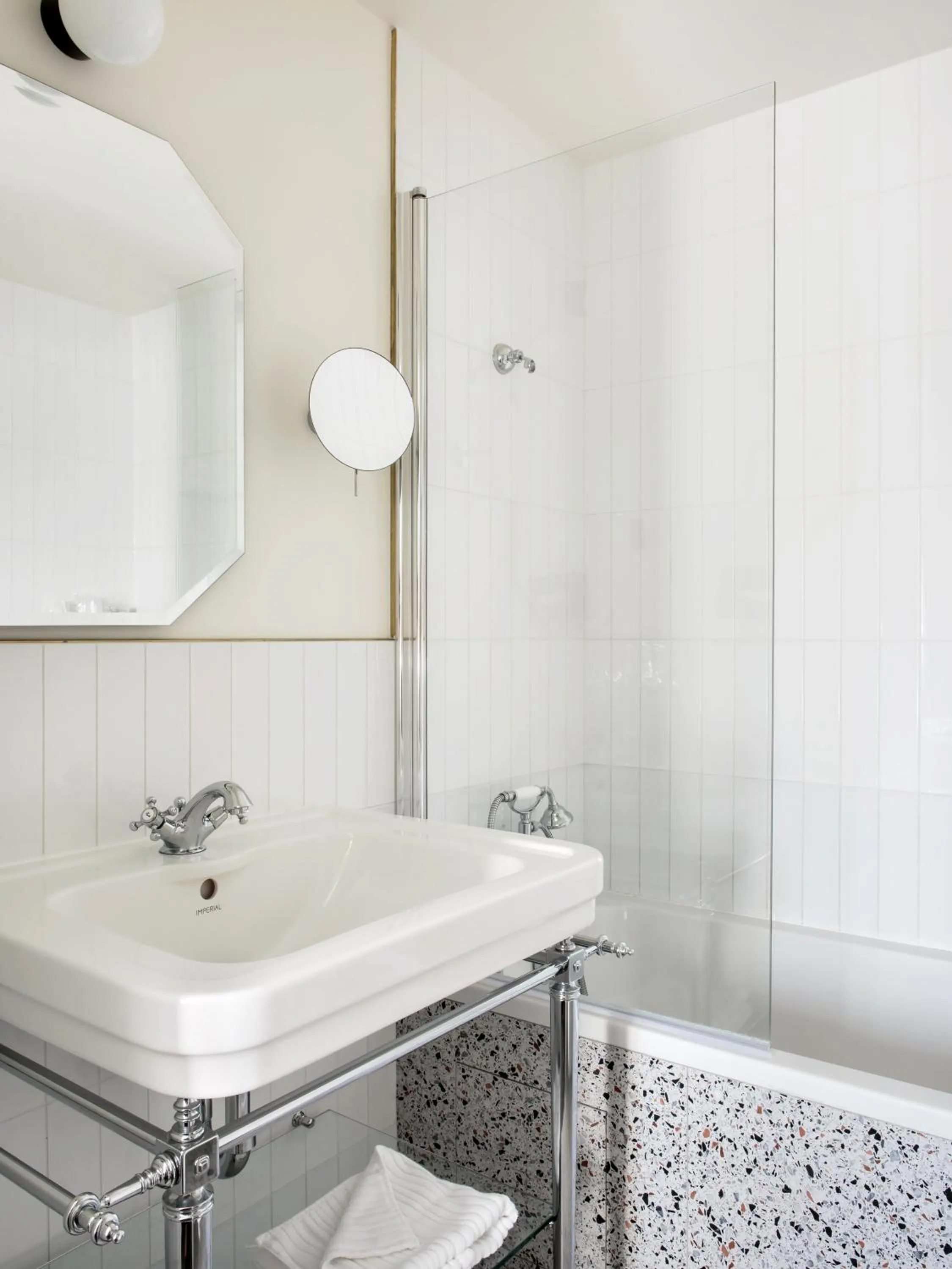 Shower in Hôtel Léopold - Orso Hotels