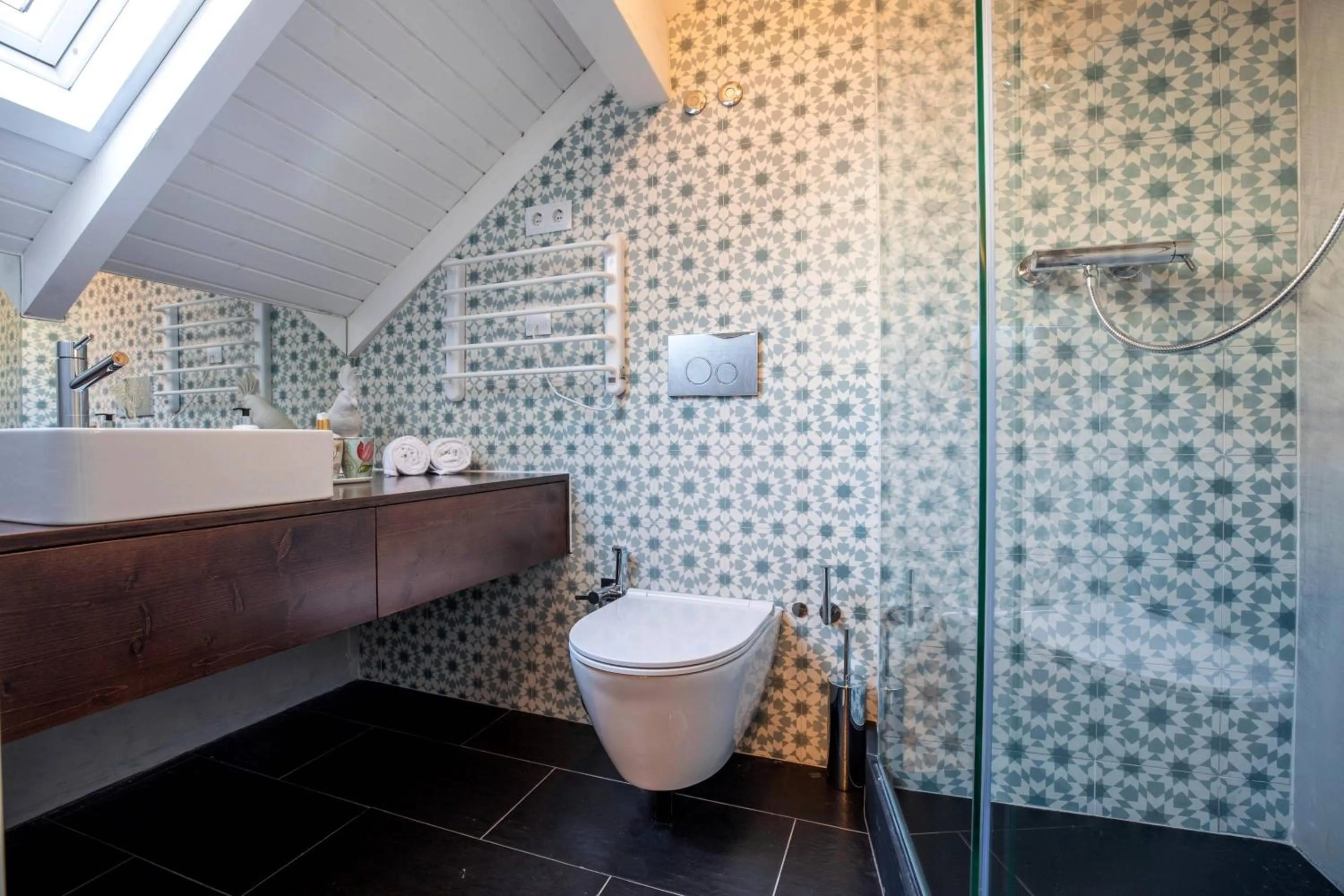 Bathroom in Harbour Inn Design Townhouse