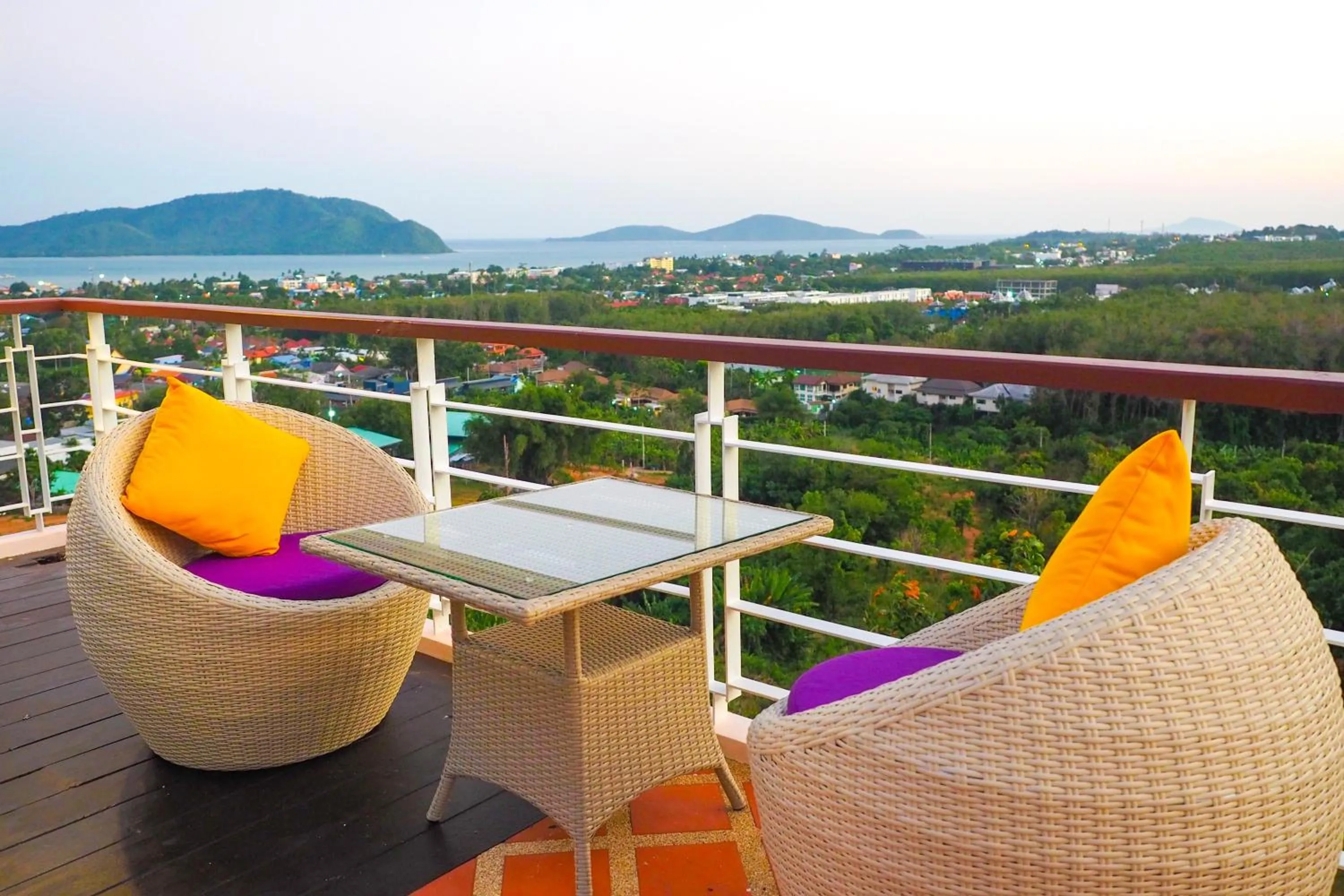 Restaurant/places to eat in The View Rawada Phuket