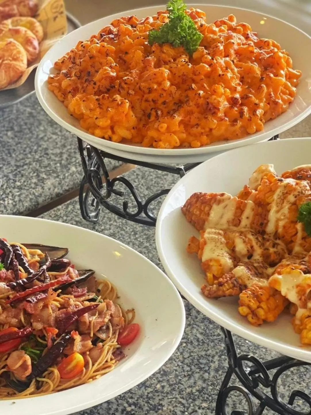 Food in Suntara Wellness Resort & Hotel