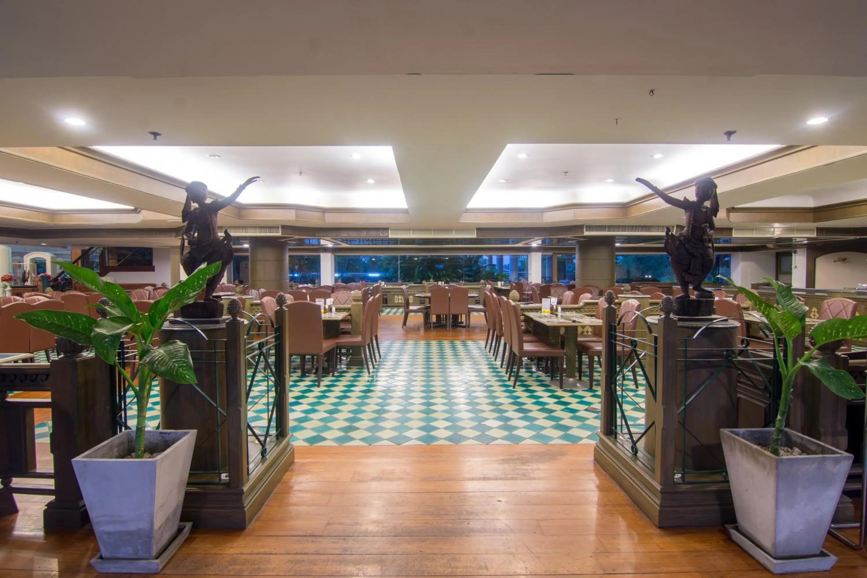 Restaurant/places to eat in Suntara Wellness Resort & Hotel