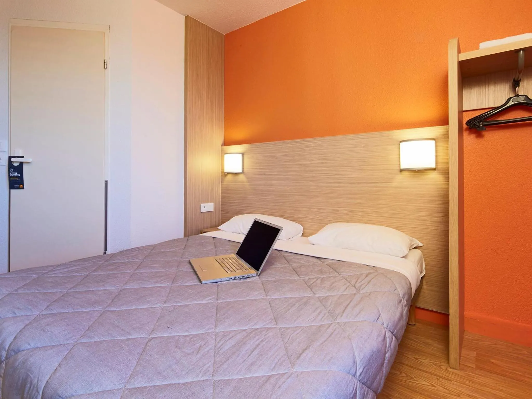 Photo of the whole room, Bed in Première Classe Marne la Vallée - Bussy Saint Georges