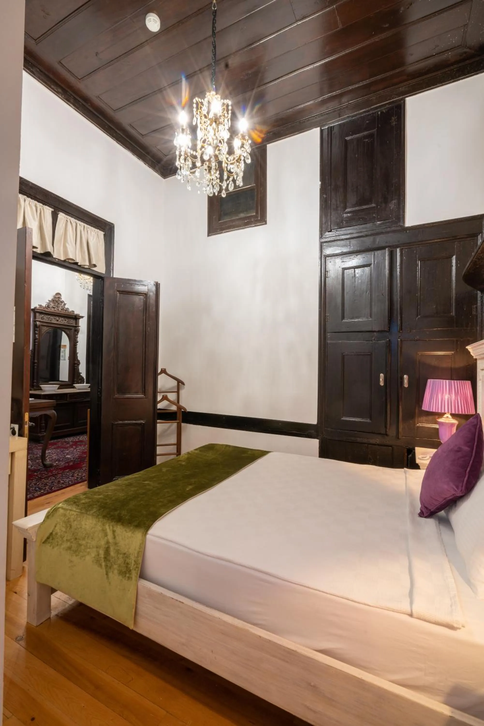 Bedroom, Bed in Cedrus Hotel