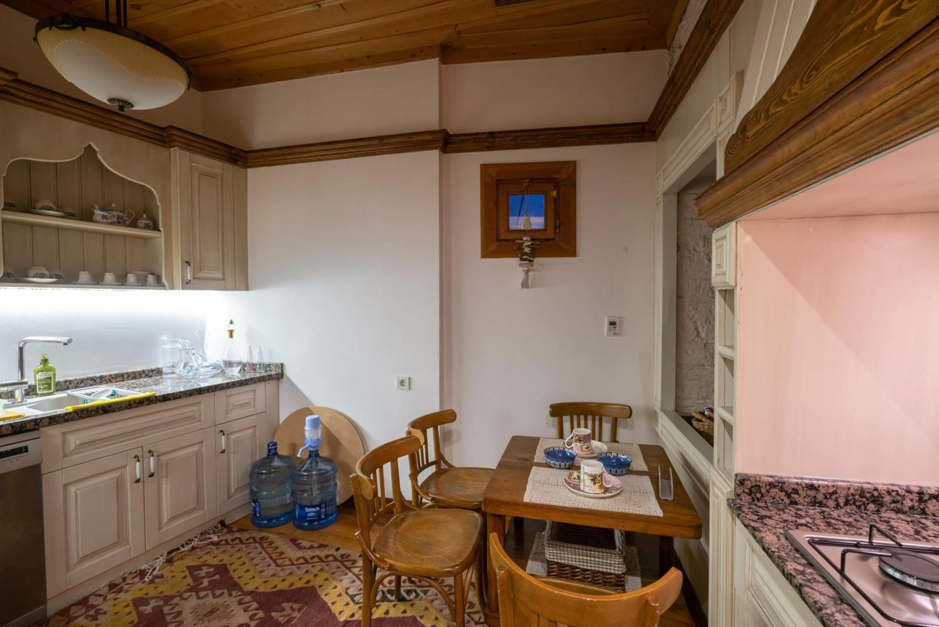 Kitchen or kitchenette in Cedrus Hotel