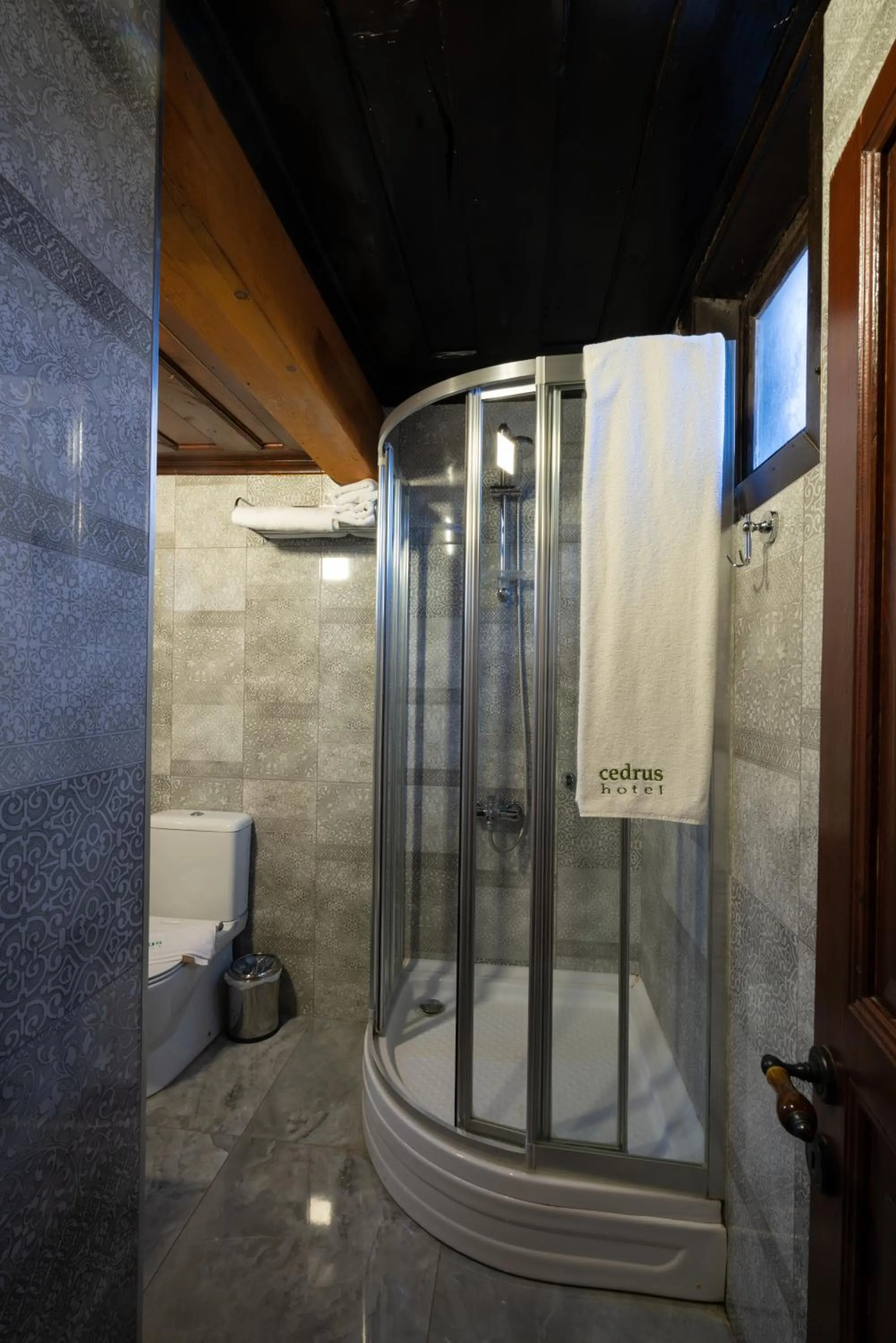 Bathroom in Cedrus Hotel