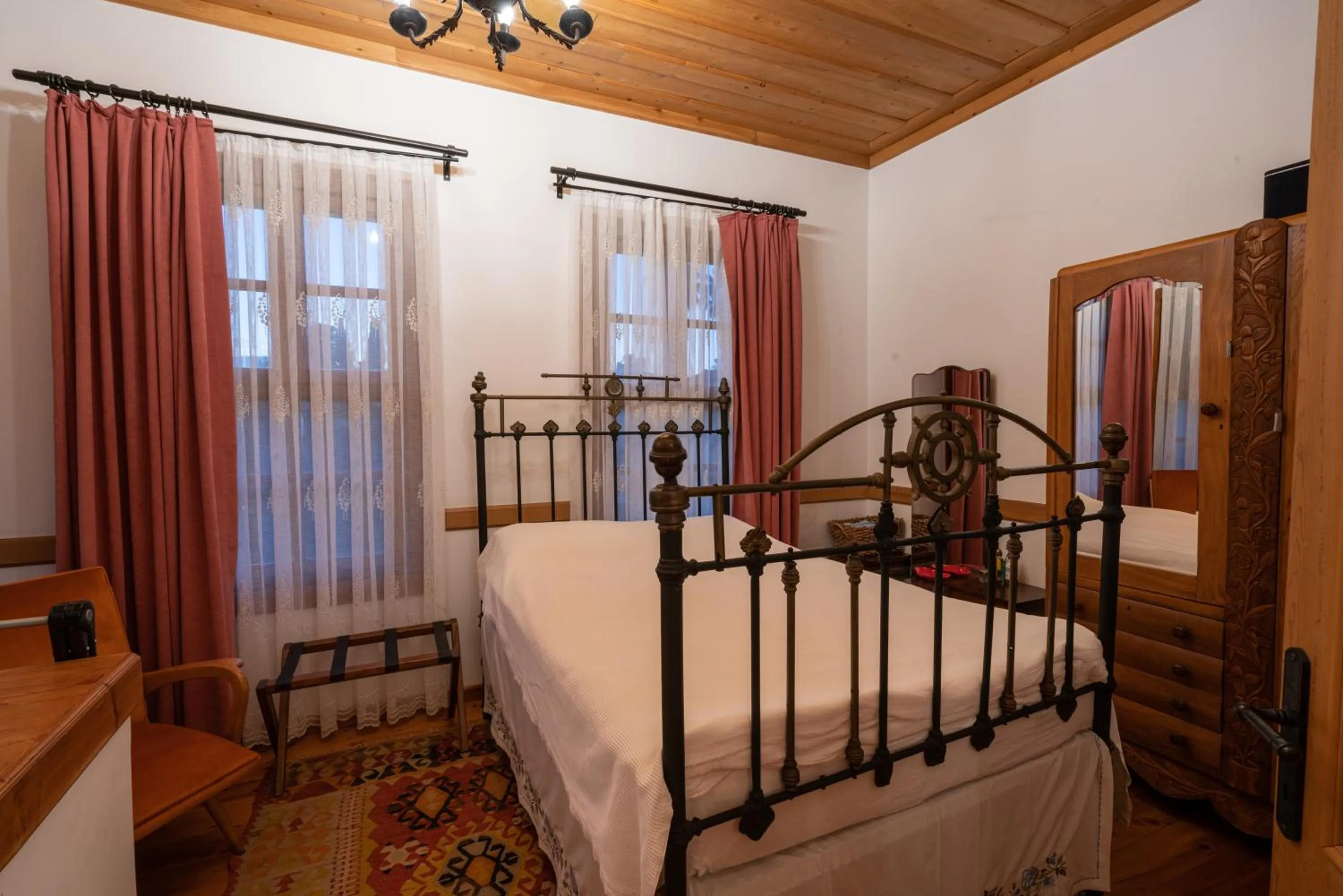 Bedroom, Bed in Cedrus Hotel