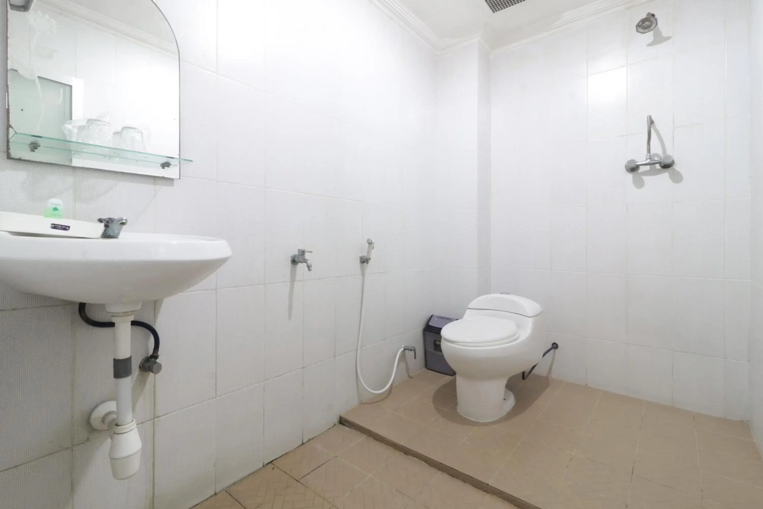 Toilet in Hotel Antariksa Toilet in Hotel Antariksa