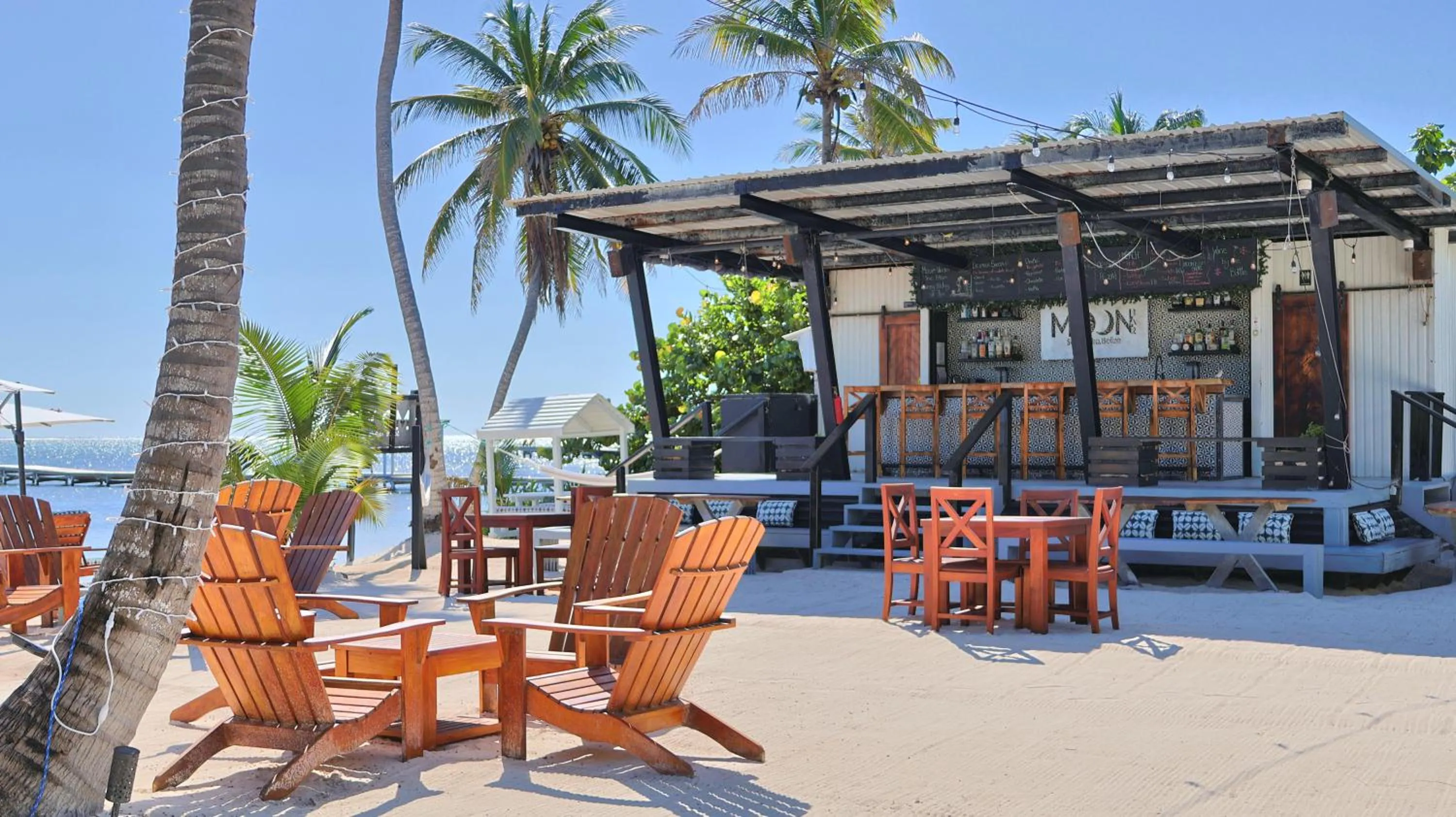 Restaurant/places to eat in Mangata Villas Adults Only