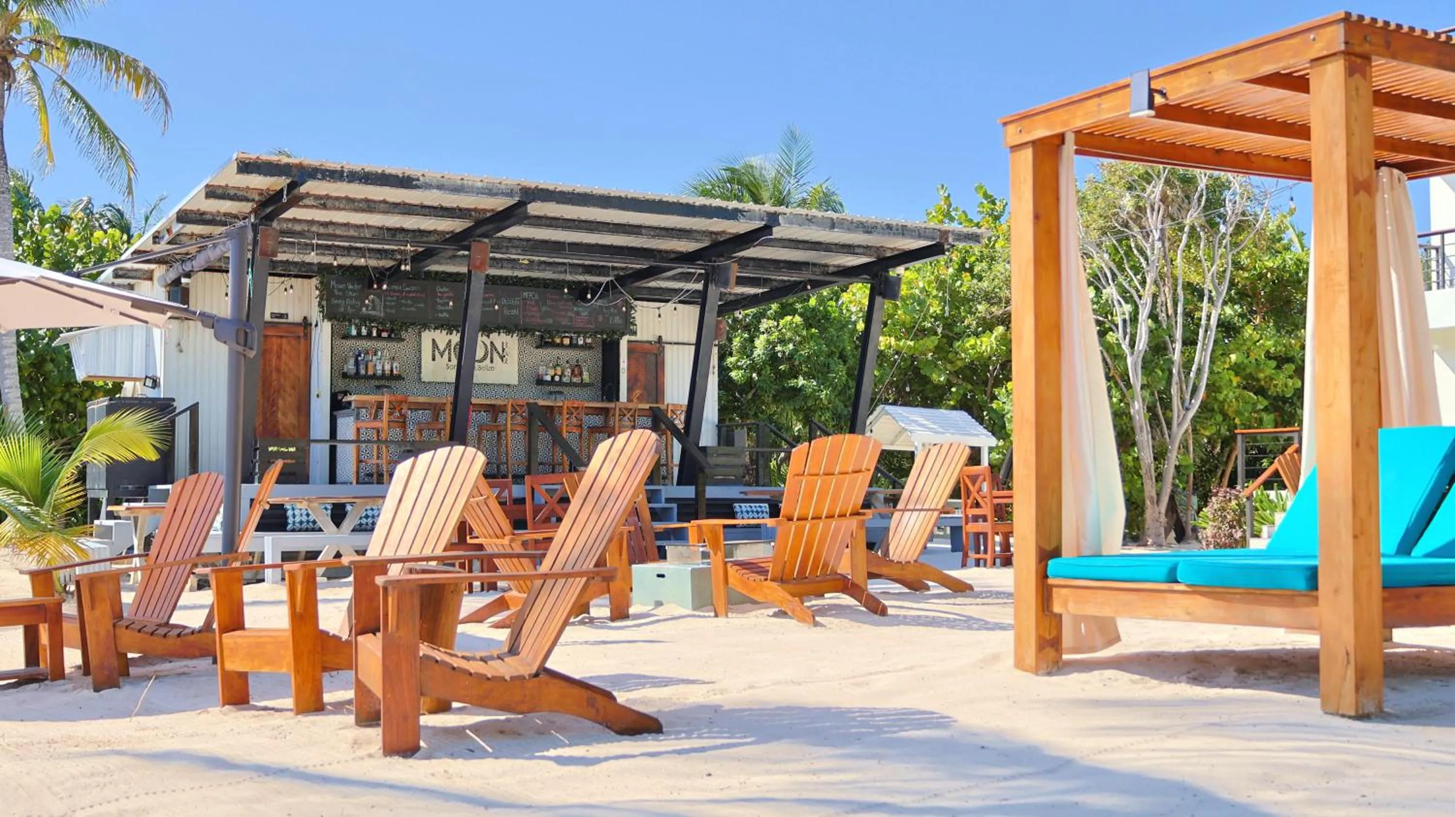 Restaurant/places to eat in Mangata Villas Adults Only