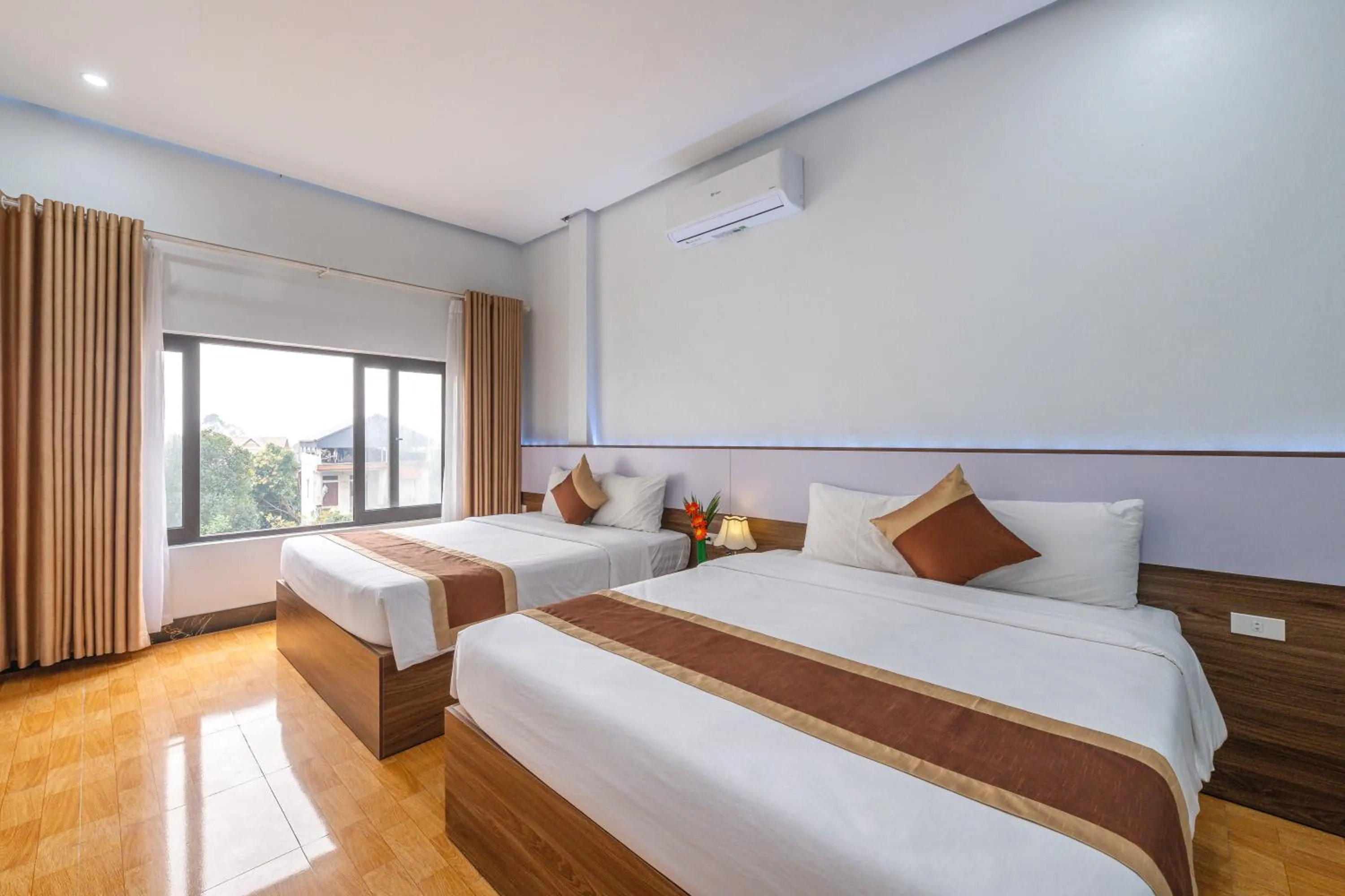 Bed in TAM COC SUNSHINE HOTEL