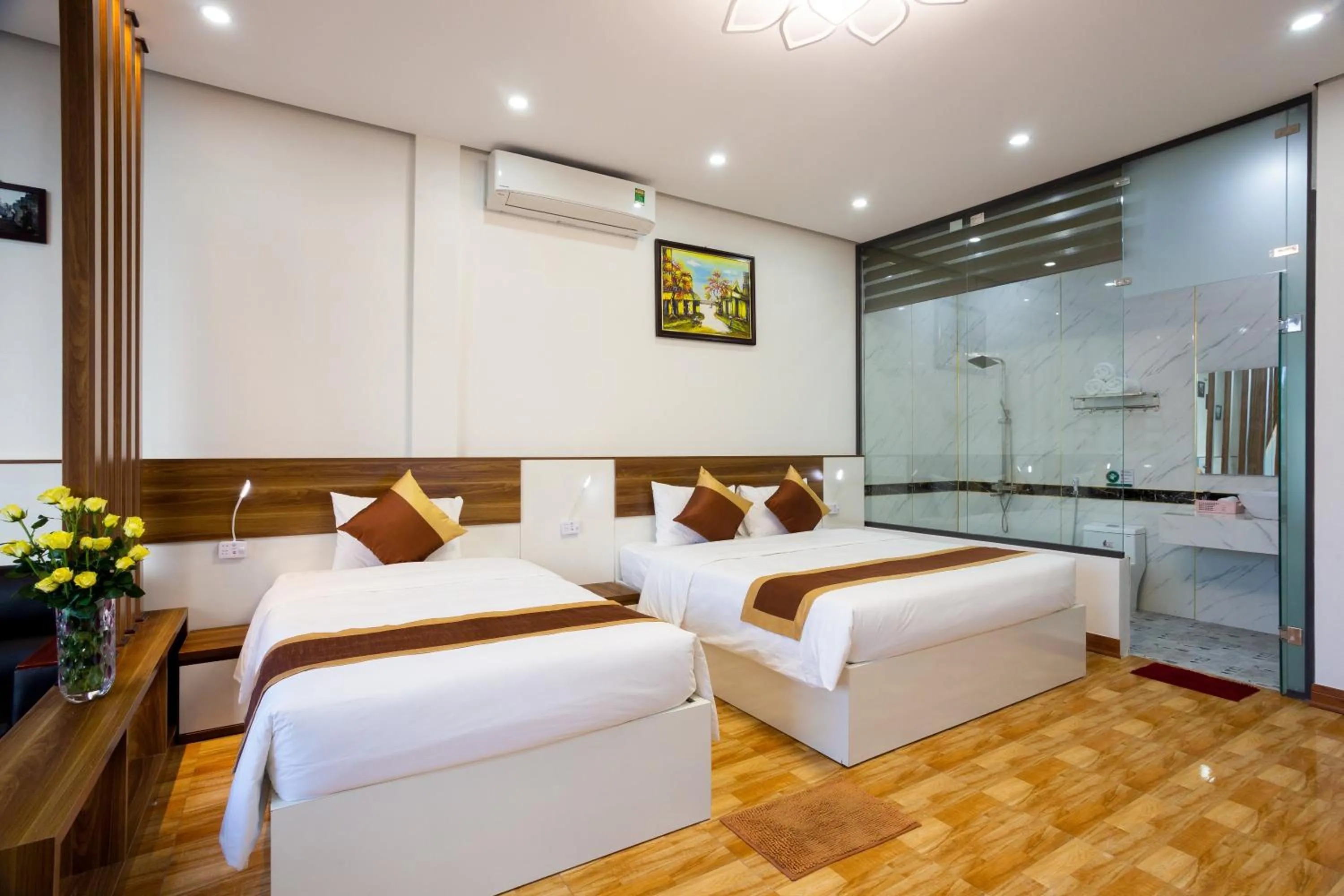 Bed in TAM COC SUNSHINE HOTEL