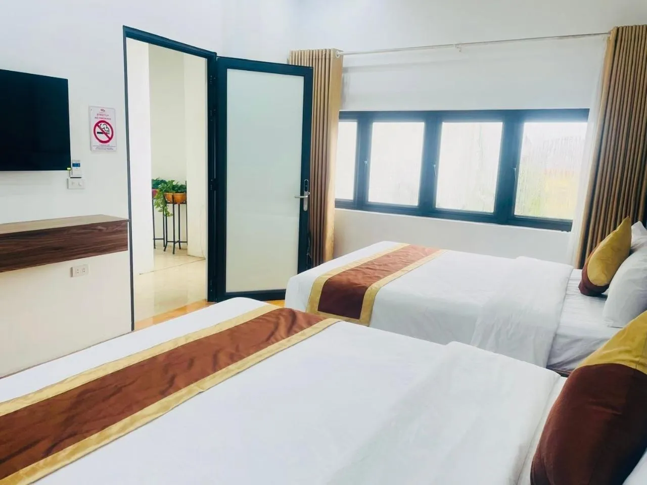 Bed in TAM COC SUNSHINE HOTEL