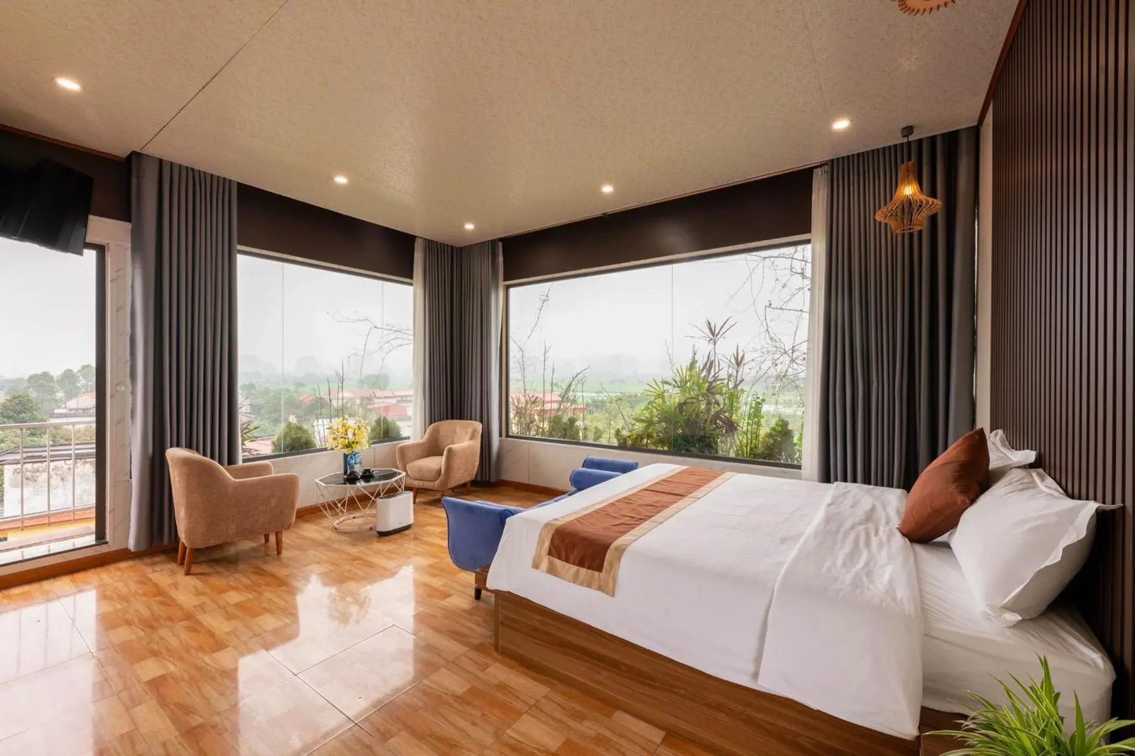 View (from property/room), Bed in TAM COC SUNSHINE HOTEL View (from property/room), Bed in TAM COC SUNSHINE HOTEL