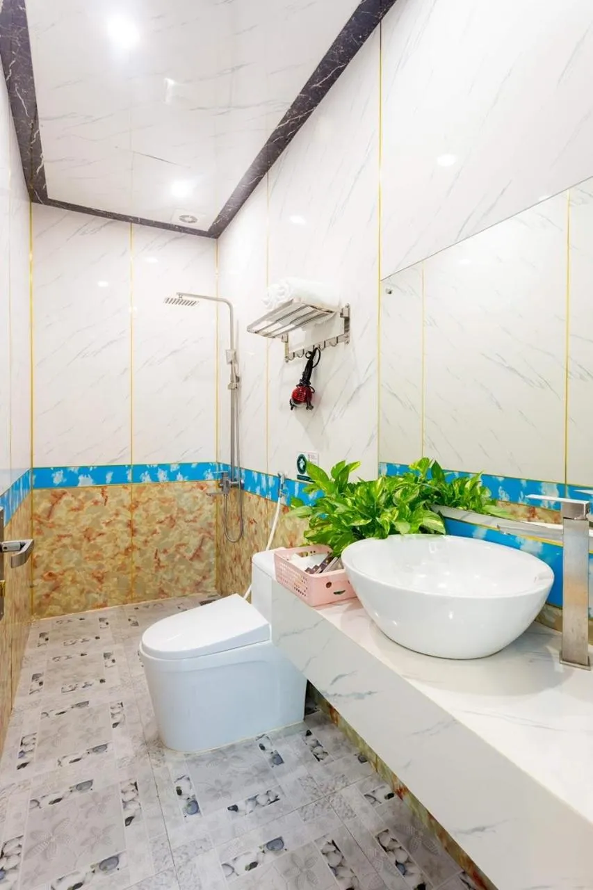 Toilet in TAM COC SUNSHINE HOTEL