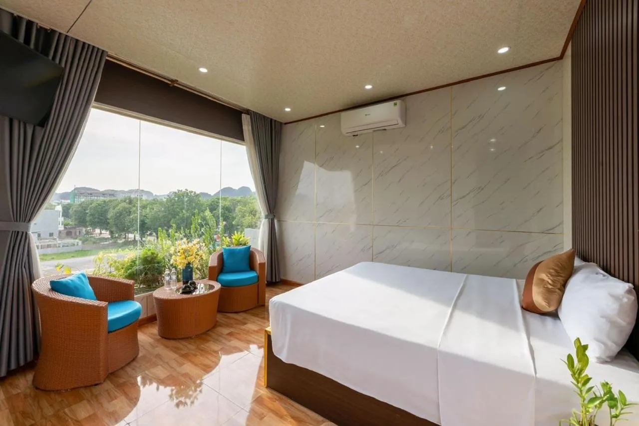 Bed in TAM COC SUNSHINE HOTEL