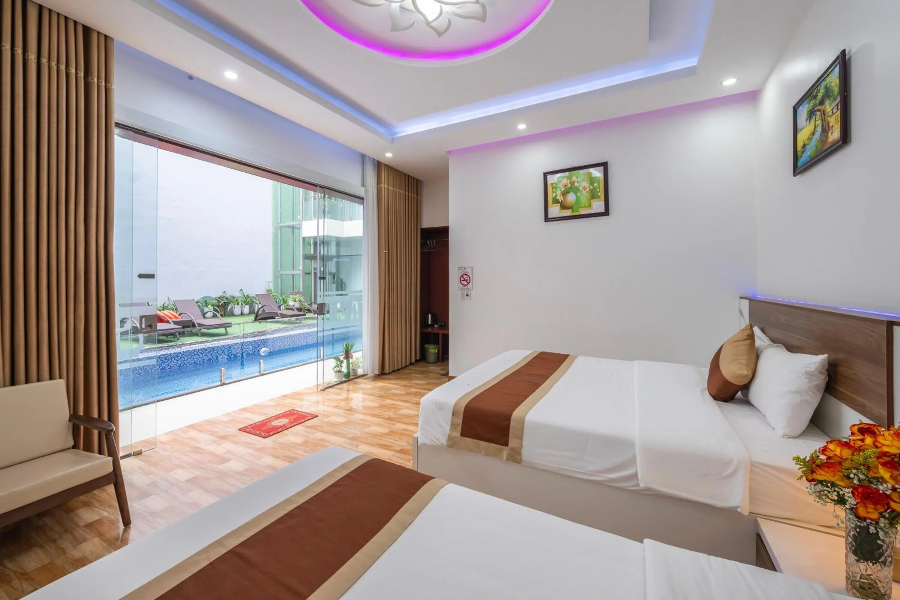 Bed in TAM COC SUNSHINE HOTEL