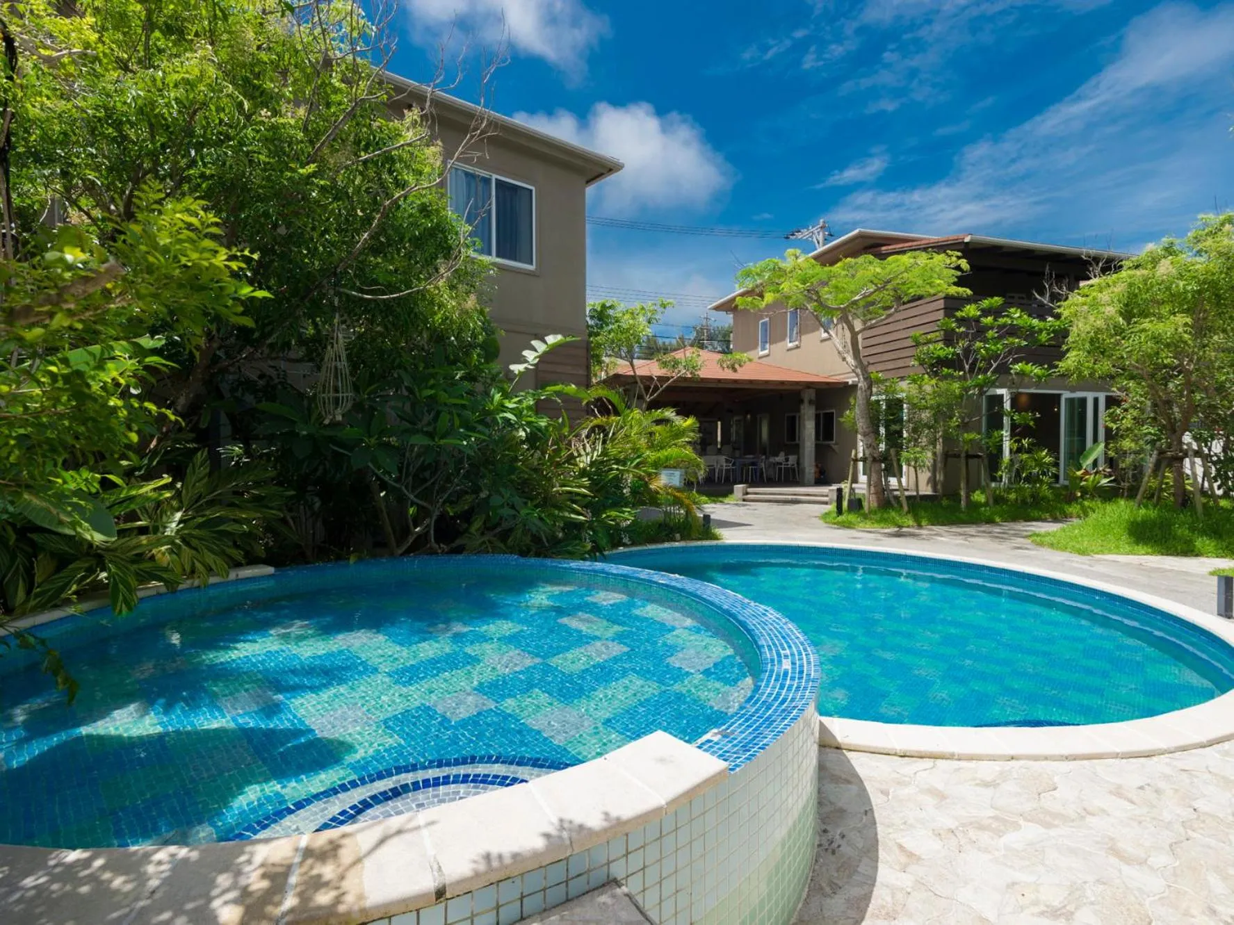 Pool view in Mihana Onnason