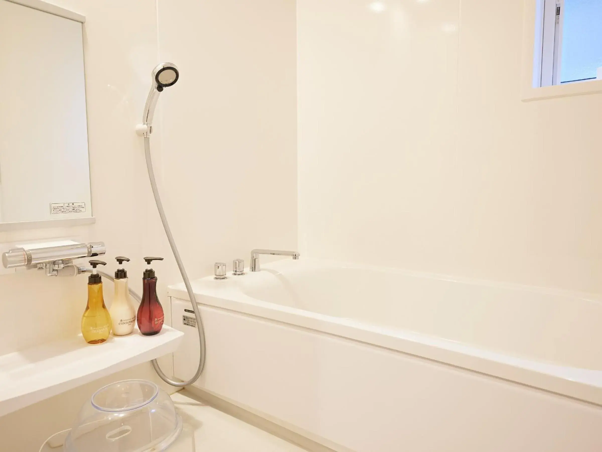 Shower in Mihana Onnason Shower in Mihana Onnason