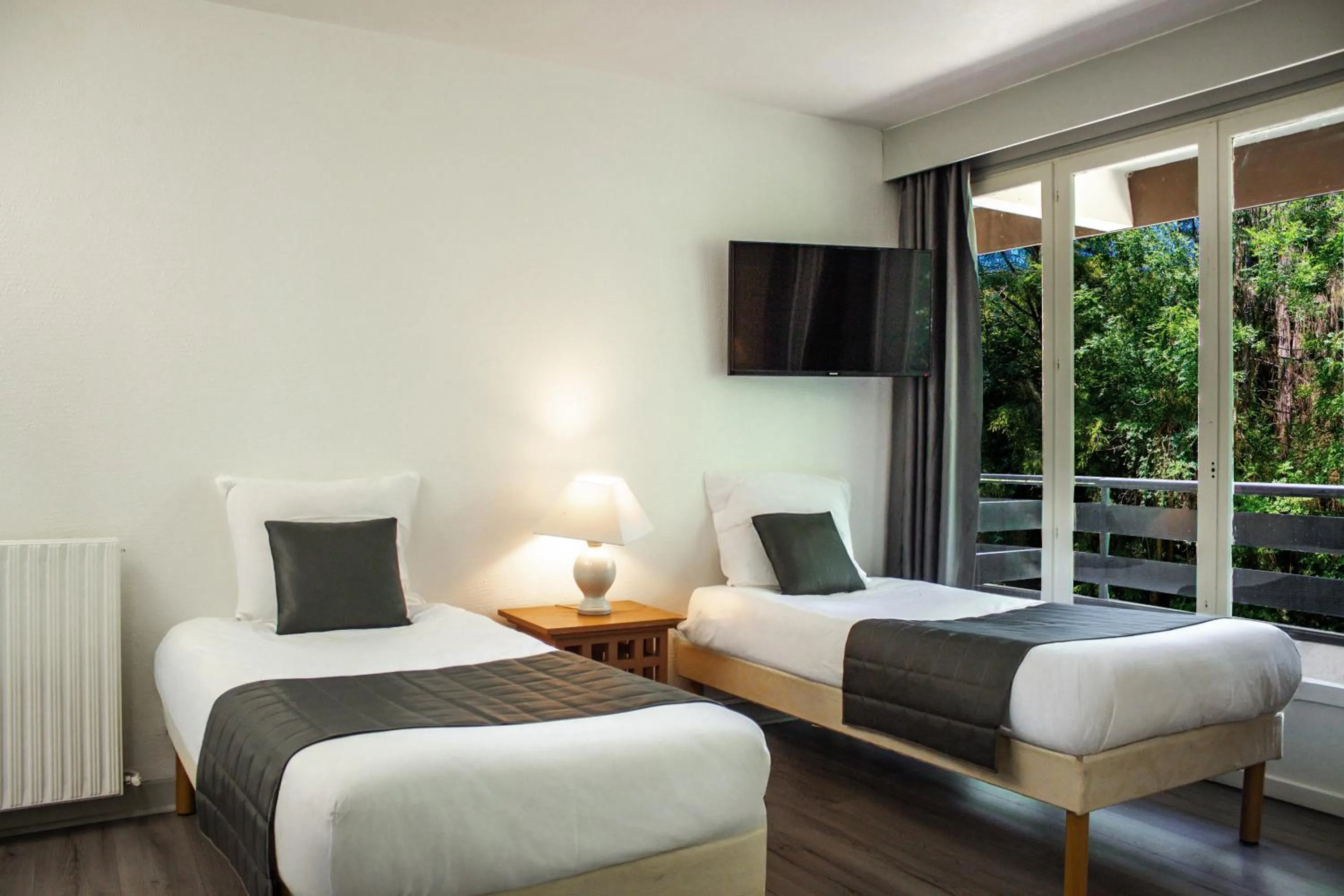Bed in Garden & City Capvern-les-Bains