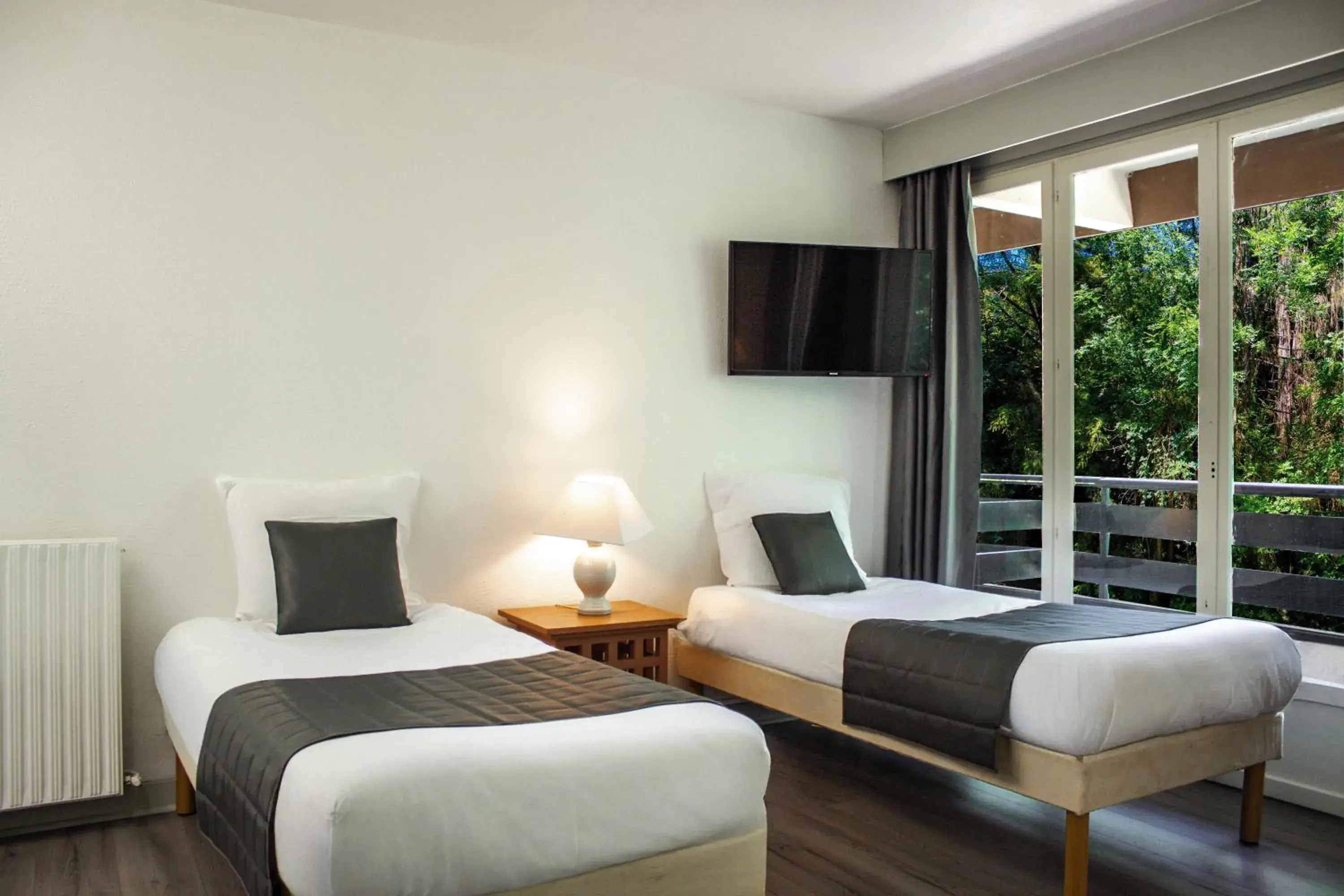 Quadruple Room in Garden & City Capvern-les-Bains Quadruple Room in Garden & City Capvern-les-Bains