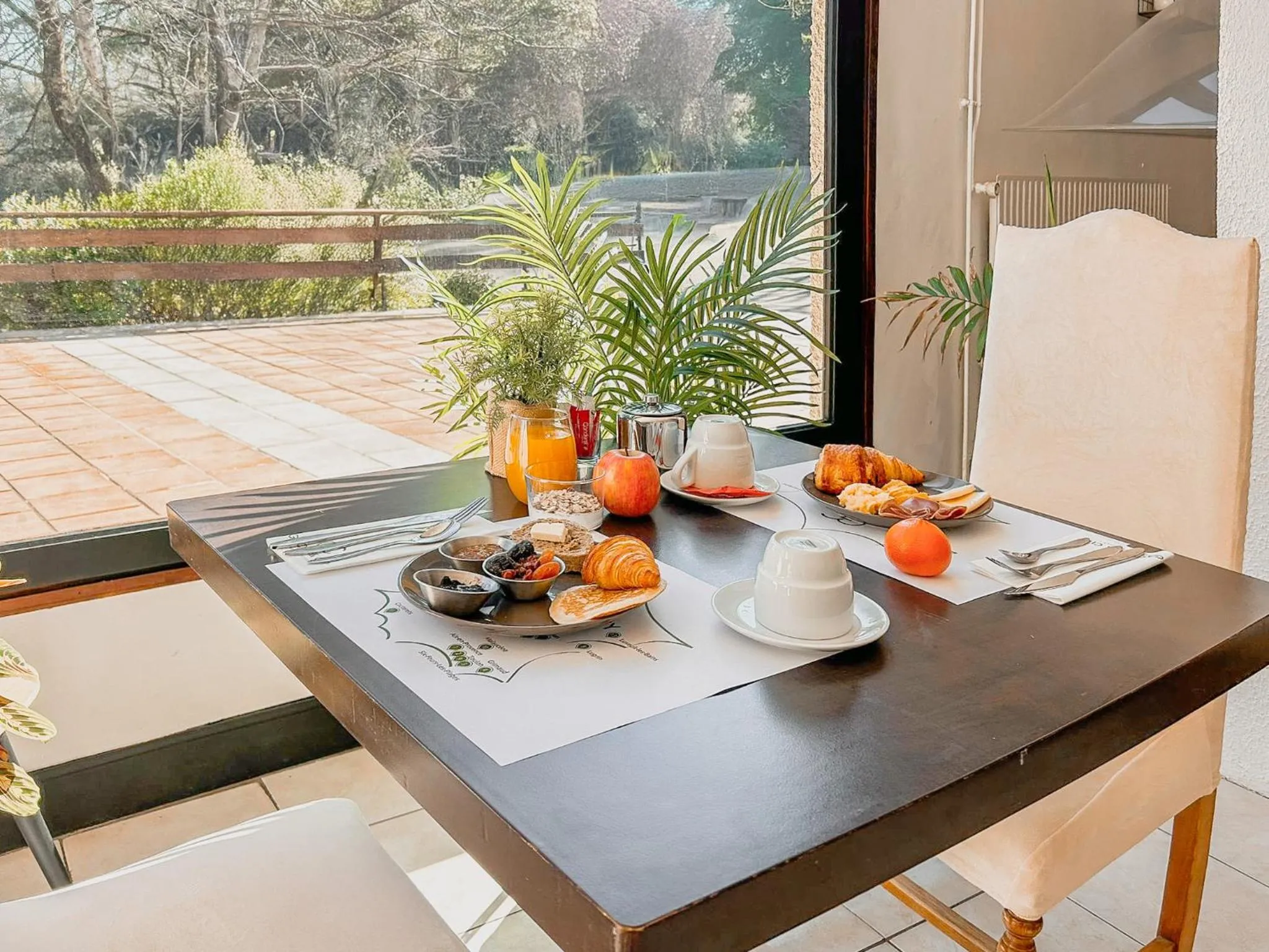Breakfast in Garden & City Capvern-les-Bains