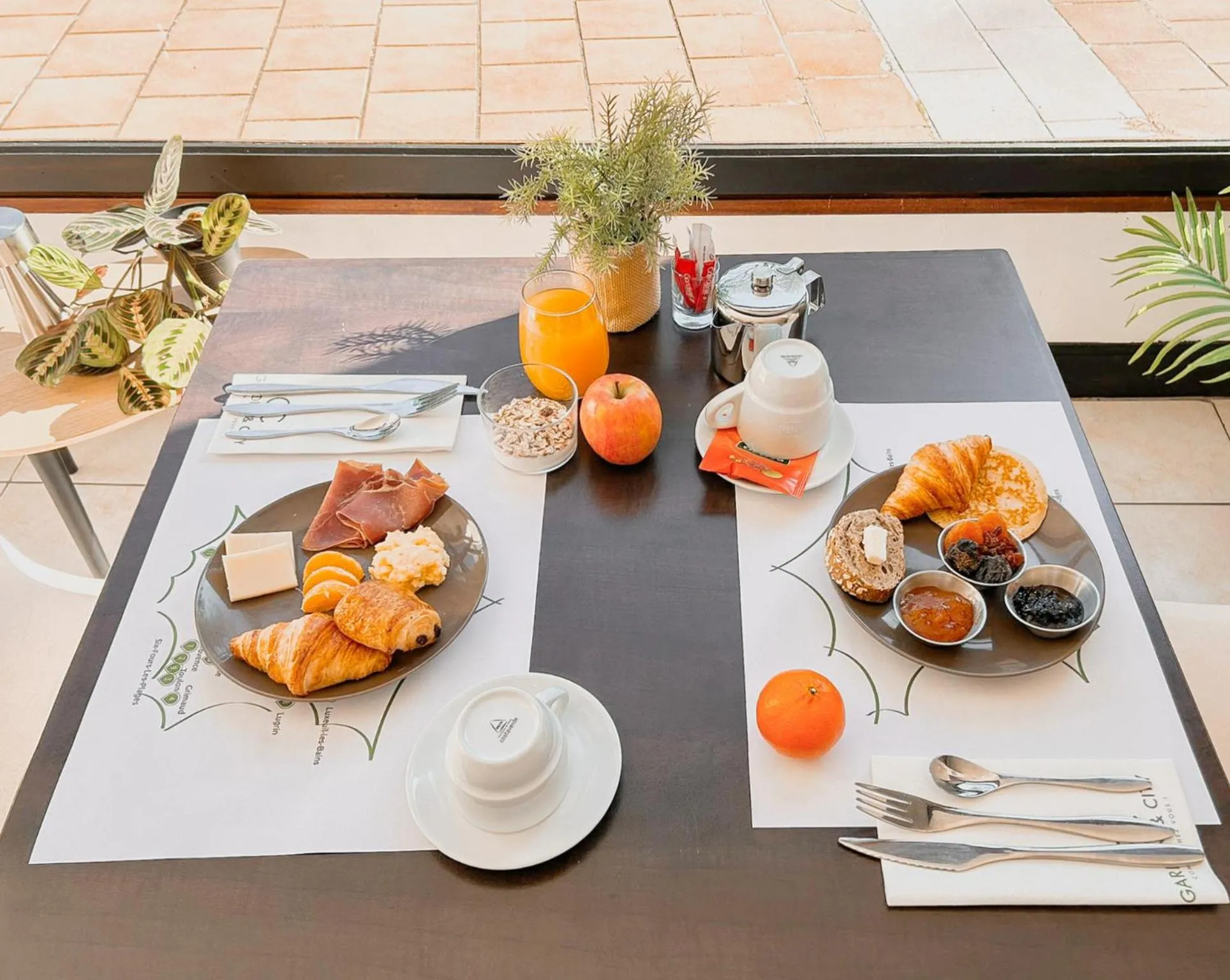 Breakfast in Garden & City Capvern-les-Bains