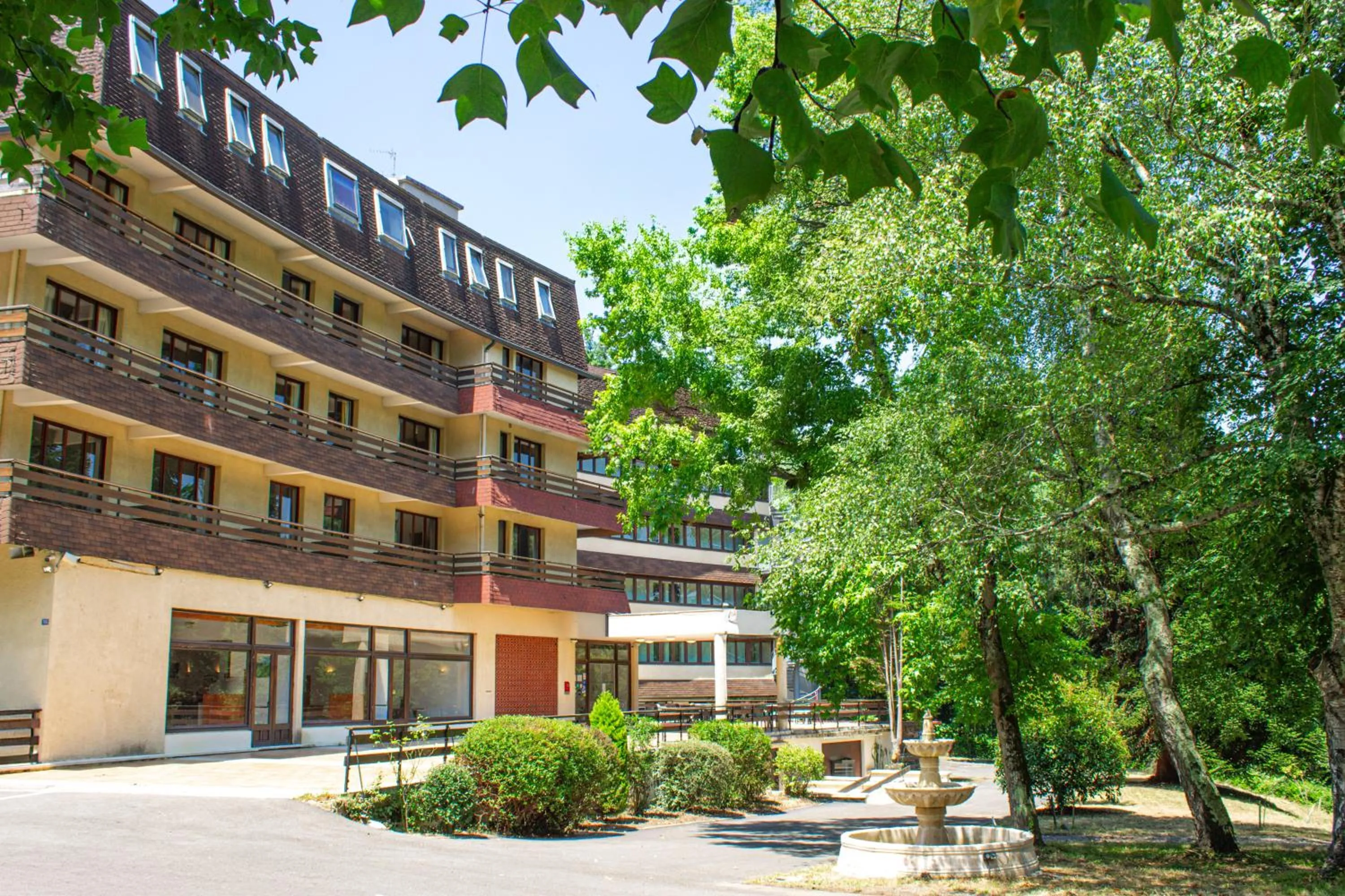 Property building in Garden & City Capvern-les-Bains