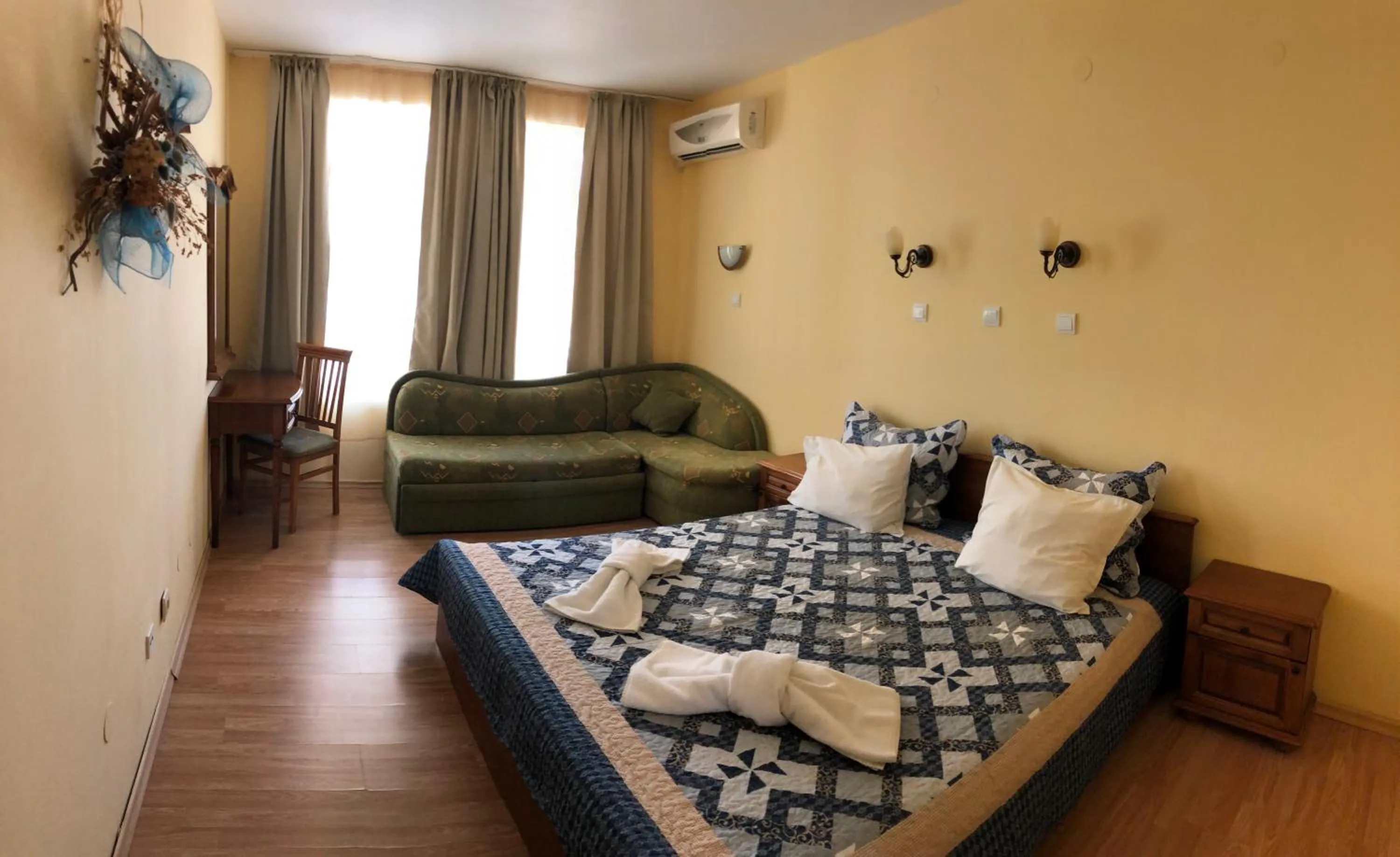 Bed in Family Hotel Littoral