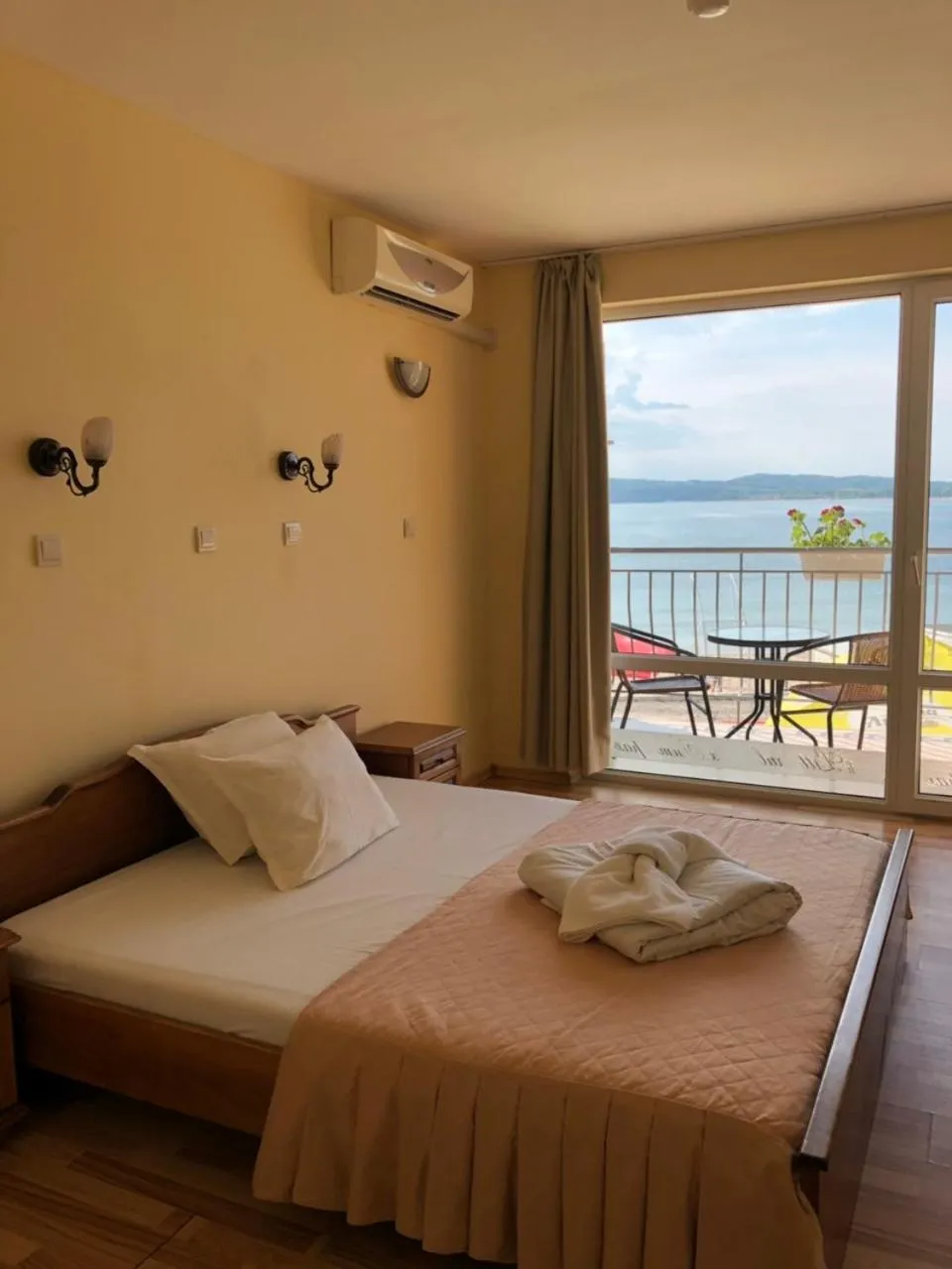 Bed in Family Hotel Littoral