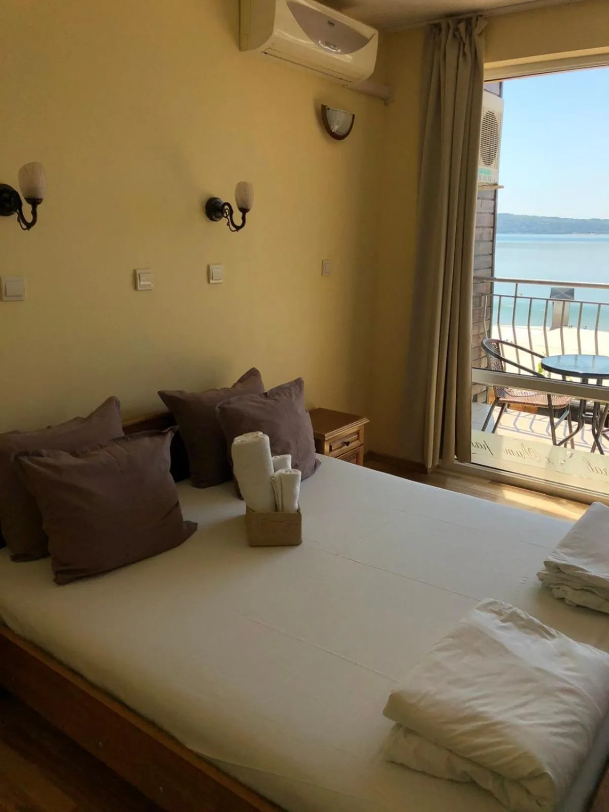 Bed in Family Hotel Littoral