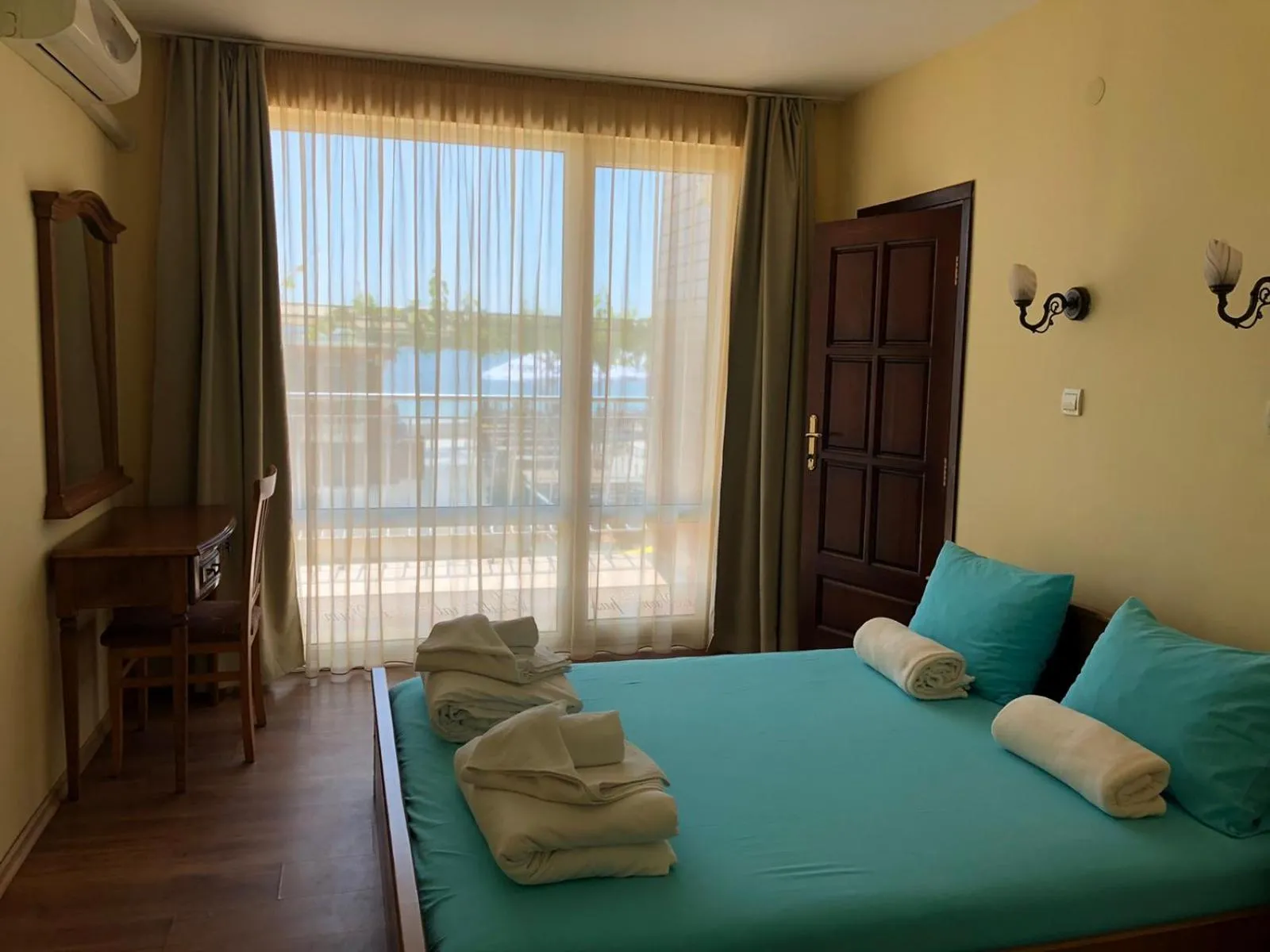 Bed in Family Hotel Littoral