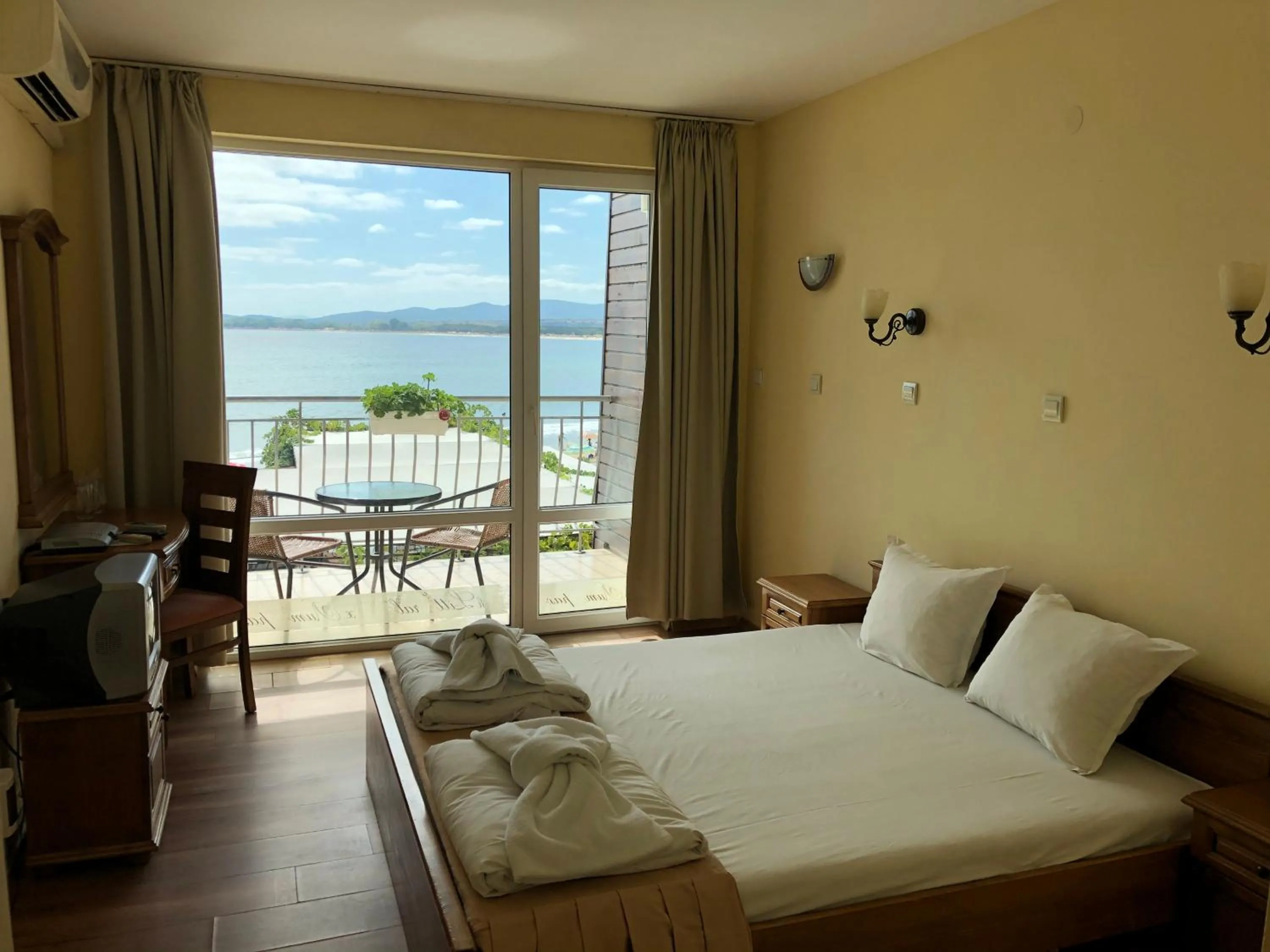 Bed in Family Hotel Littoral