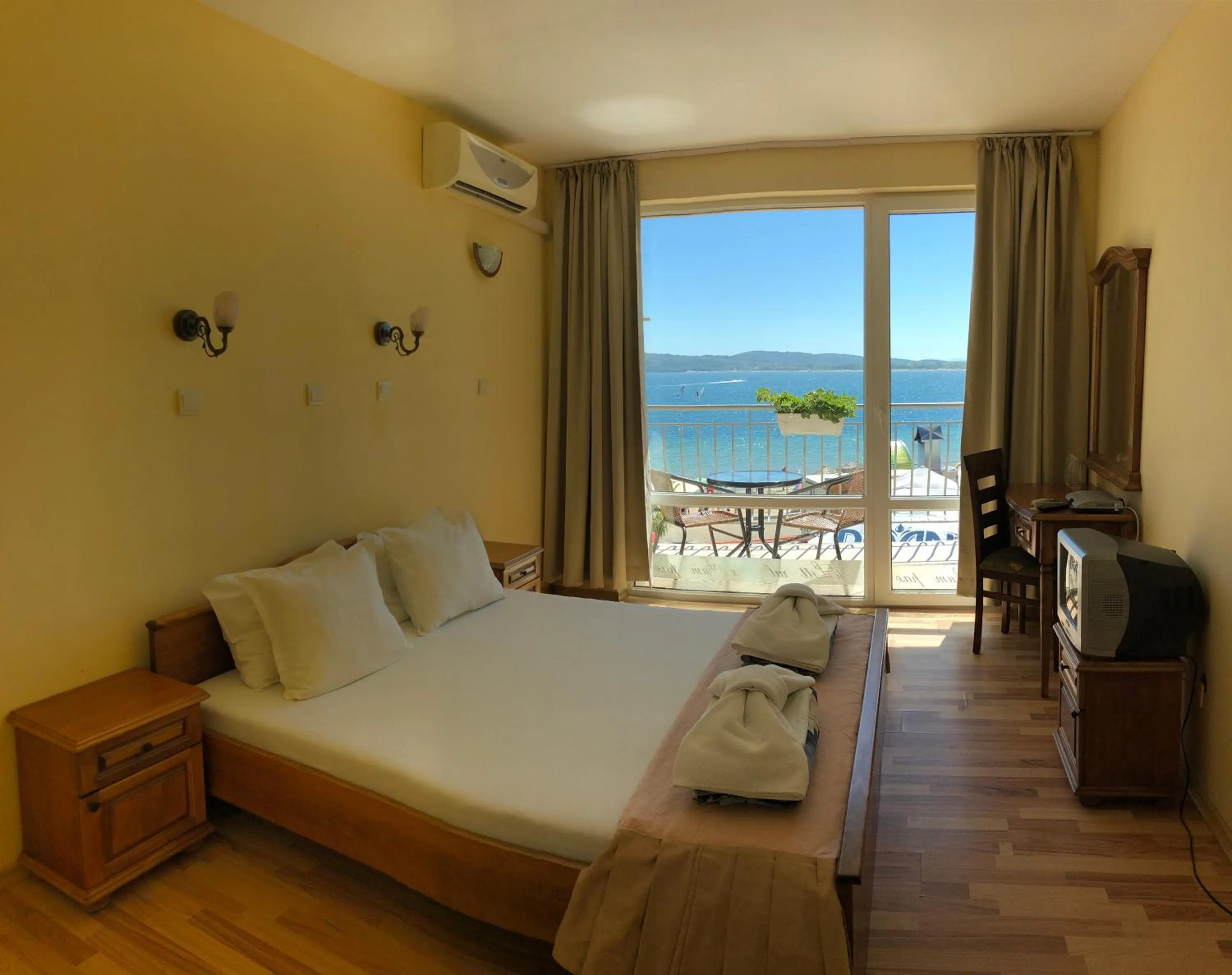 Bed in Family Hotel Littoral